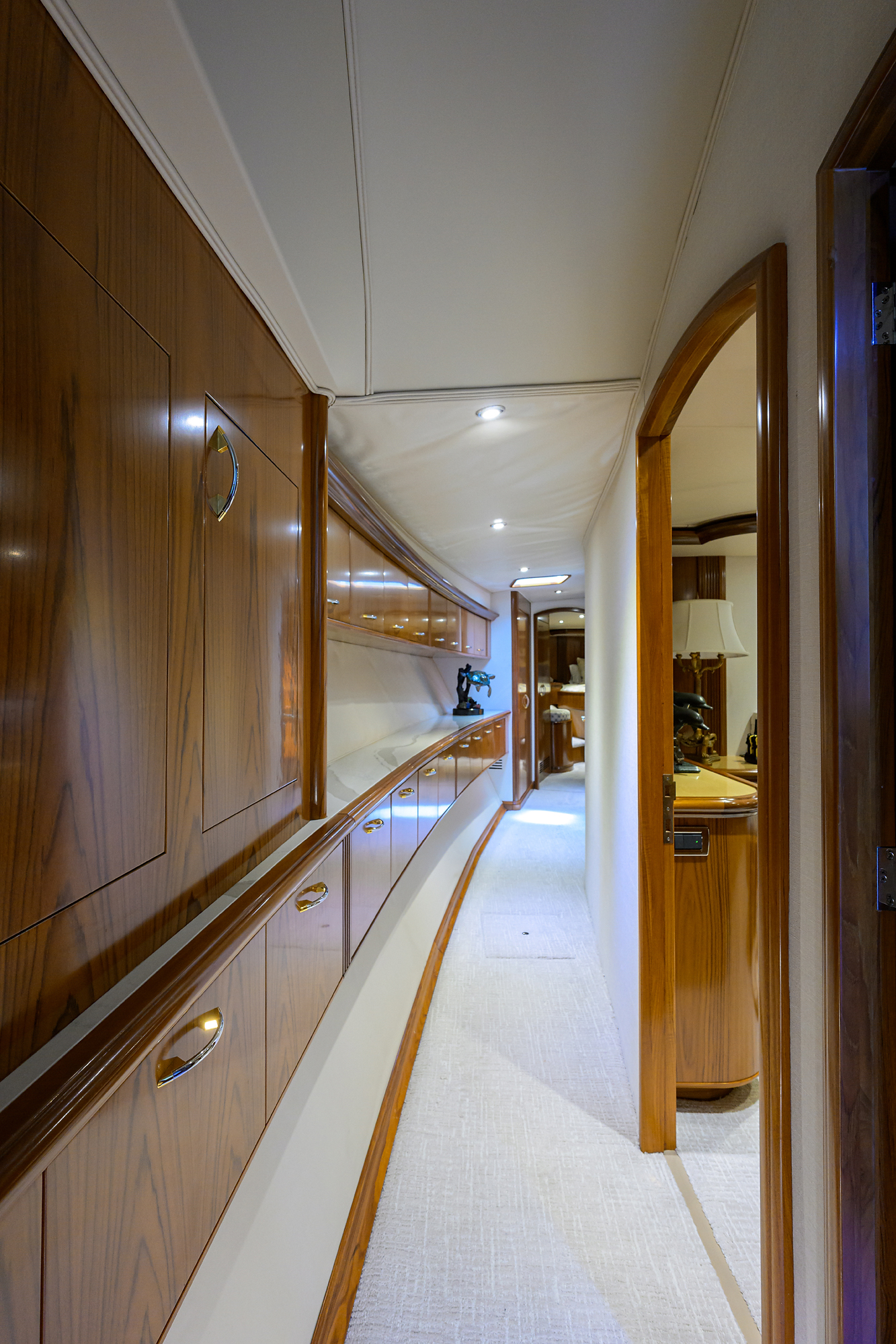 JR yacht photo 96
