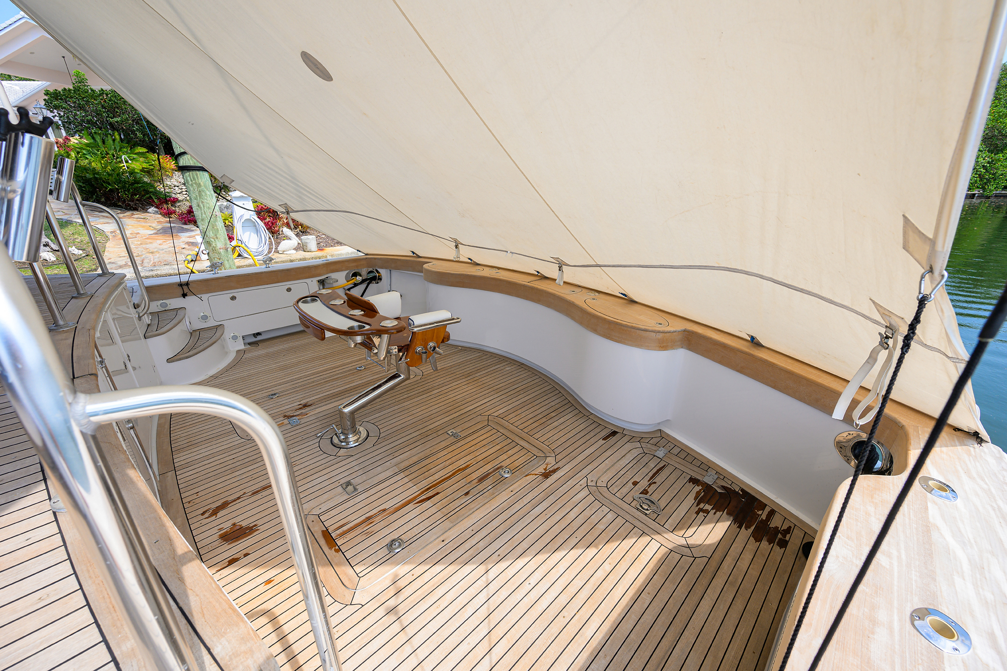 JR yacht photo 53