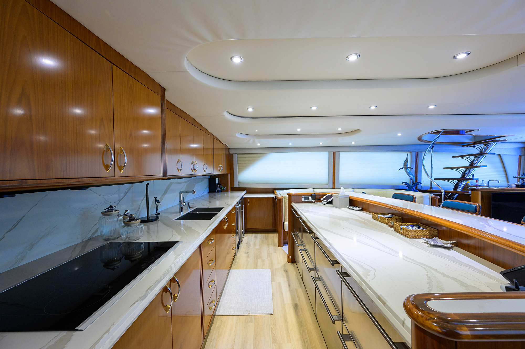 JR yacht photo 87