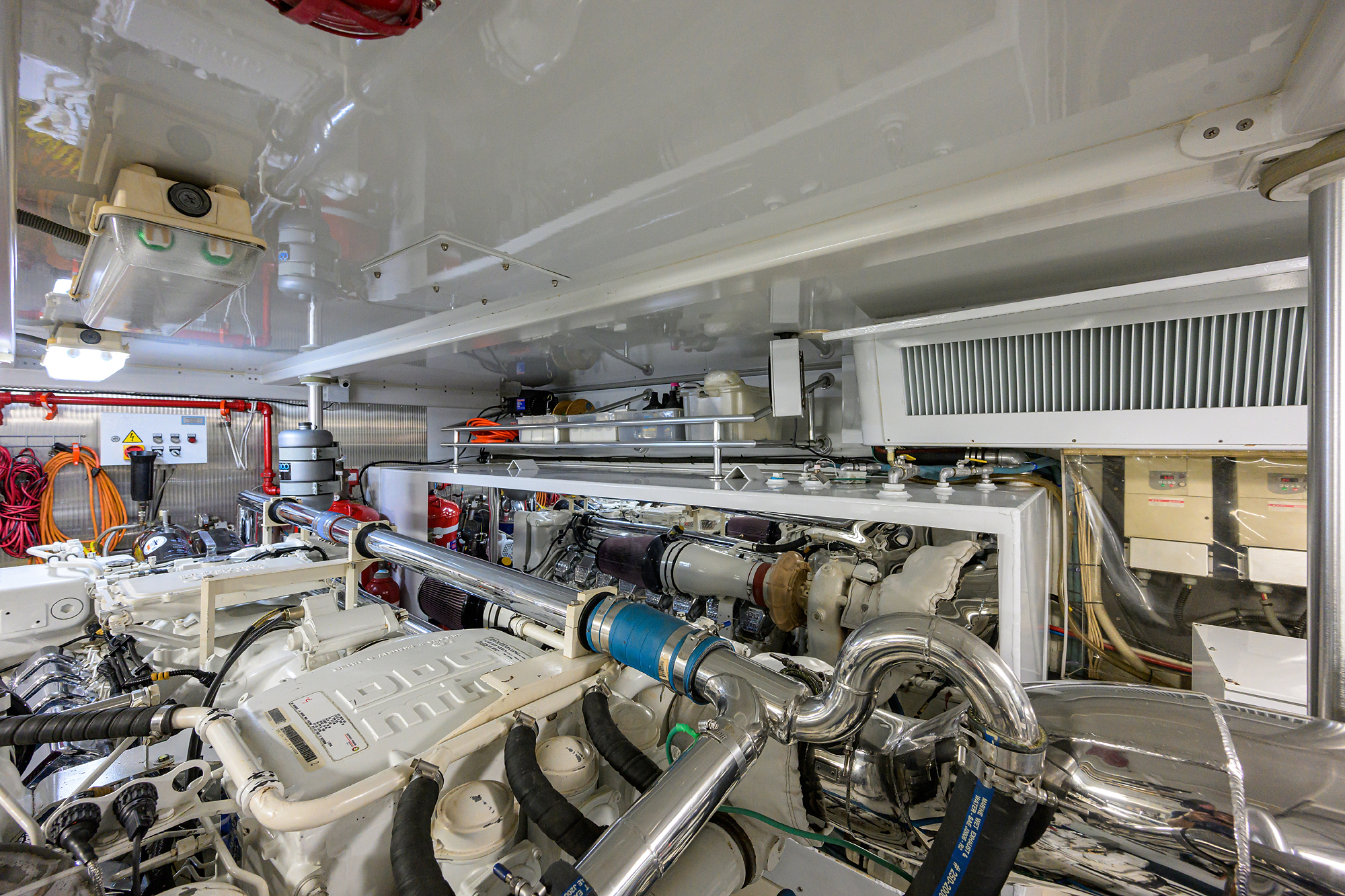 JR yacht photo 72