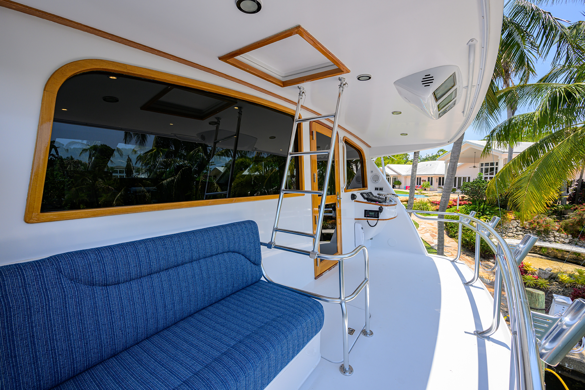 JR yacht photo 43