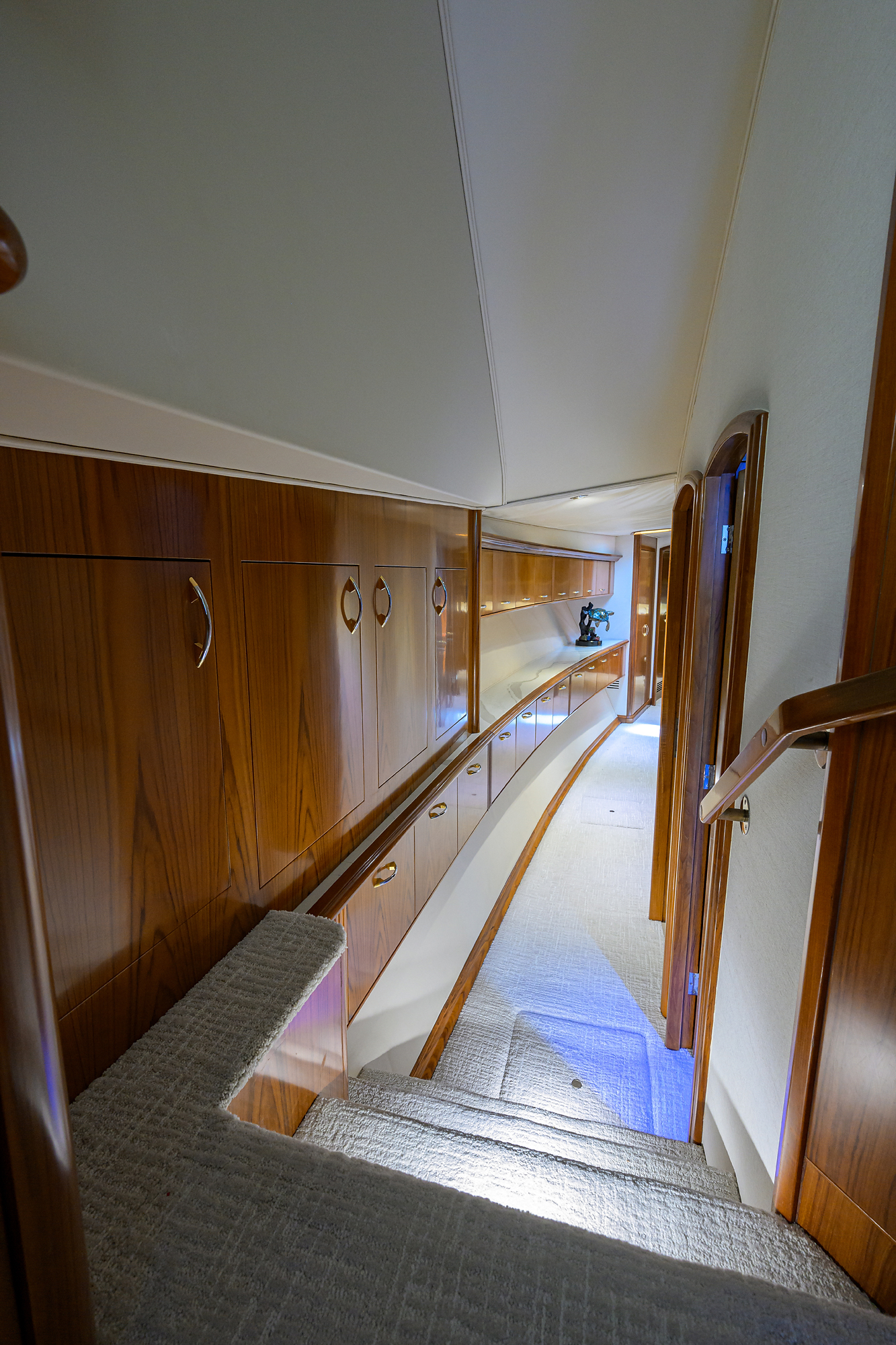 JR yacht photo 95
