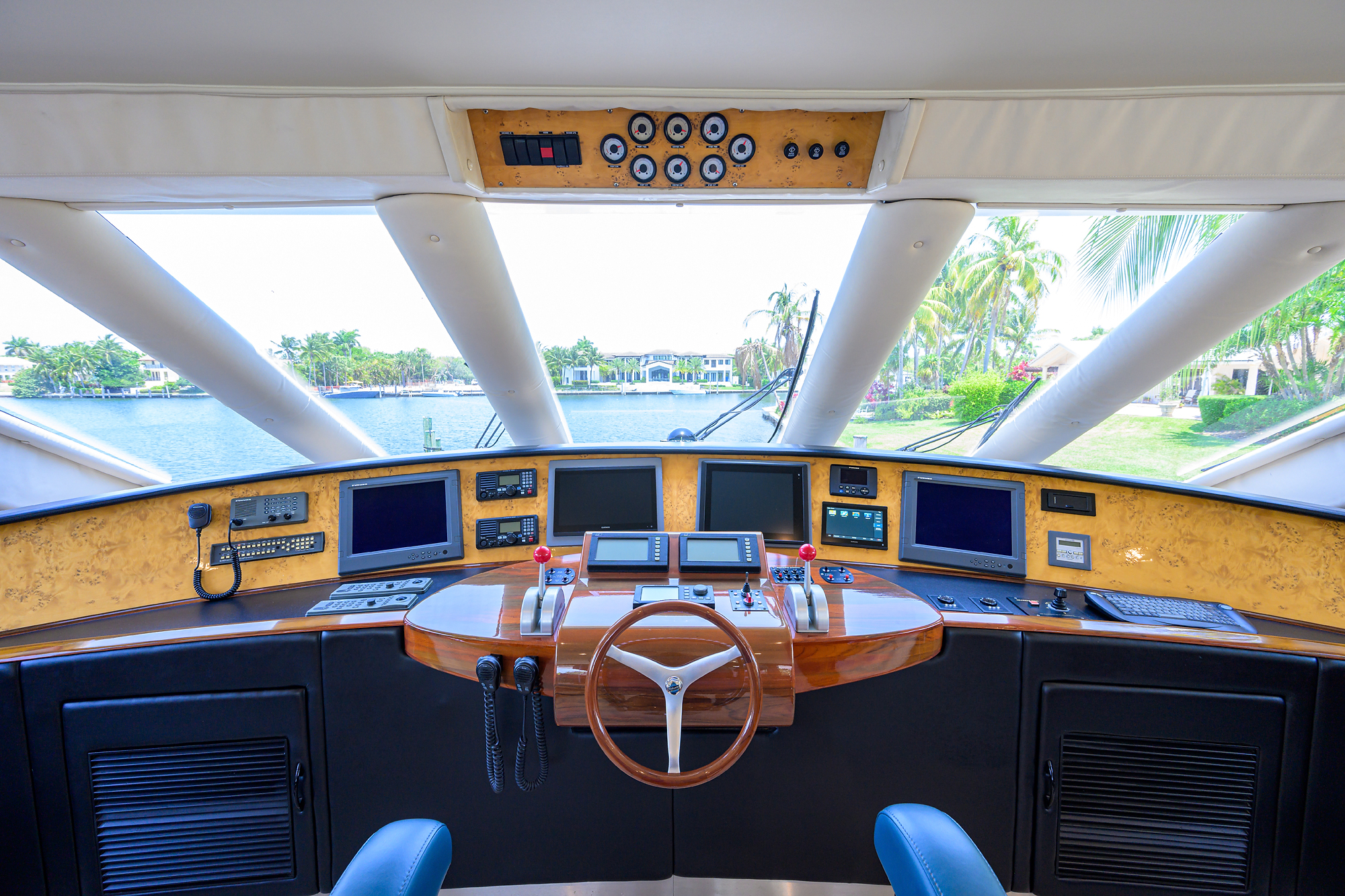JR yacht photo 40