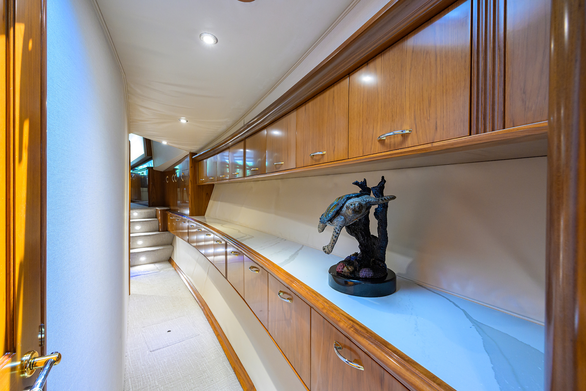JR yacht photo 98