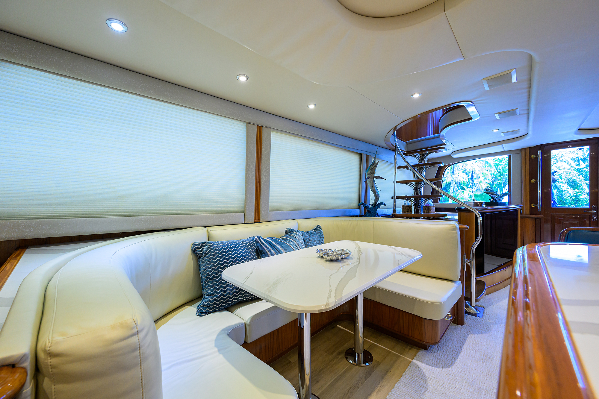 JR yacht photo 94