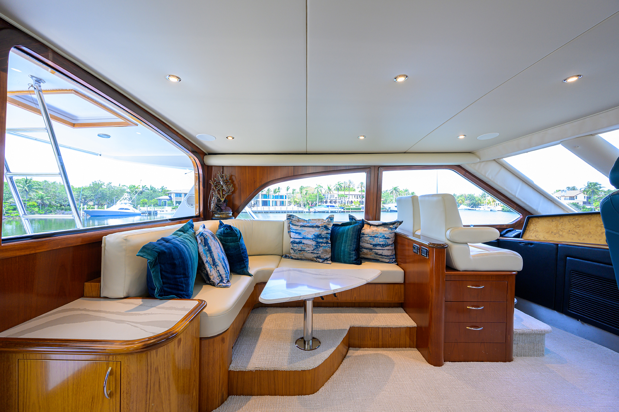 JR yacht photo 36