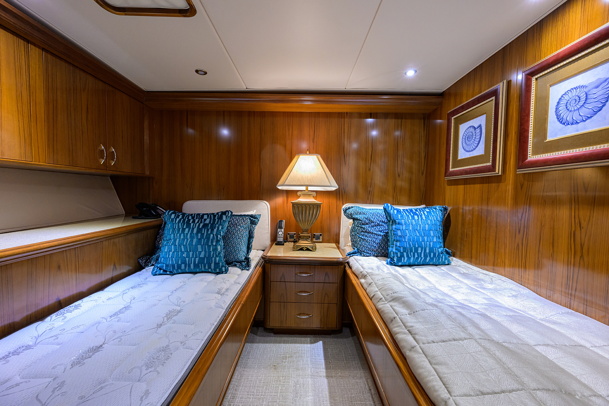 JR yacht photo 112