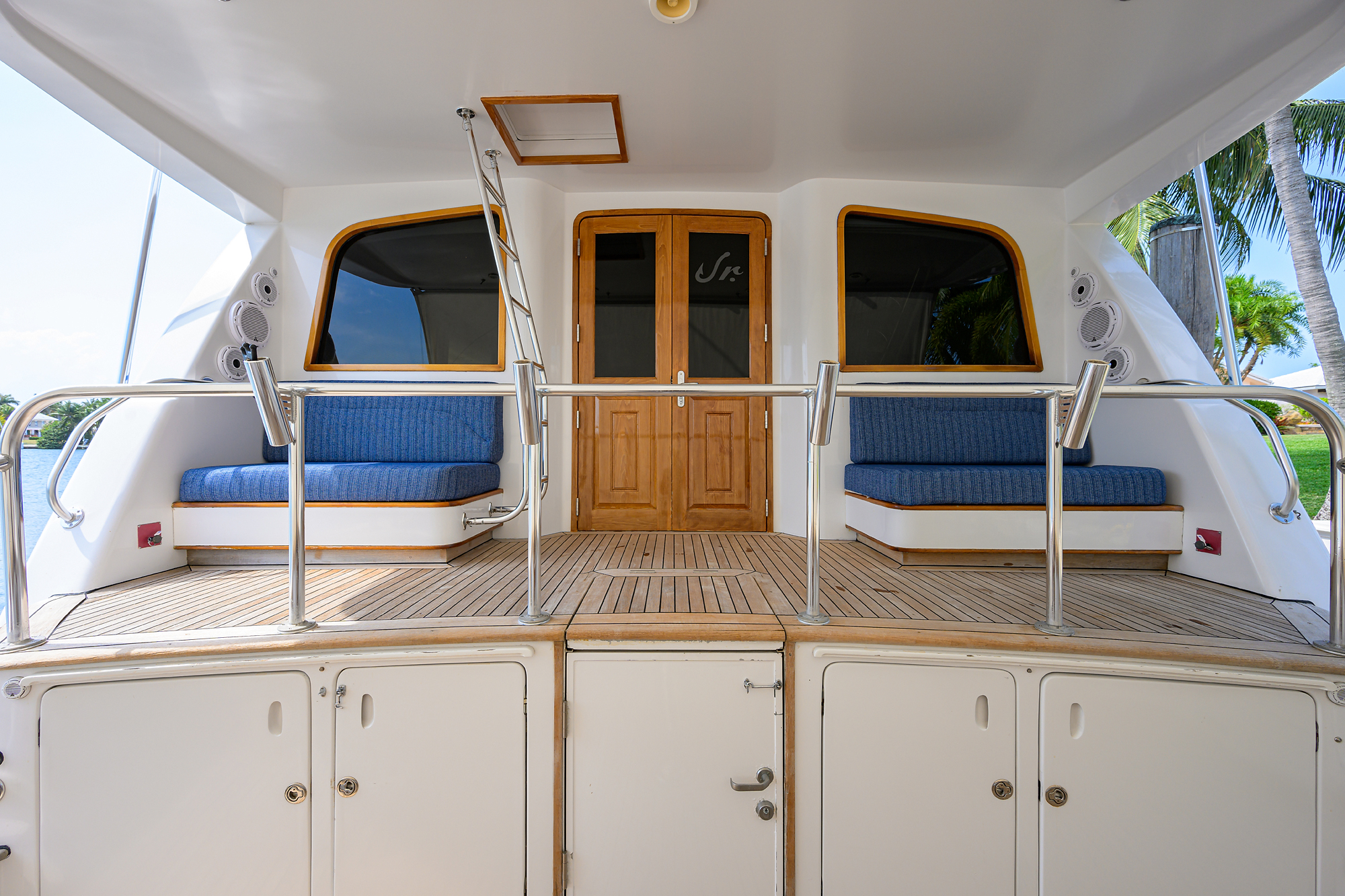 JR yacht photo 55
