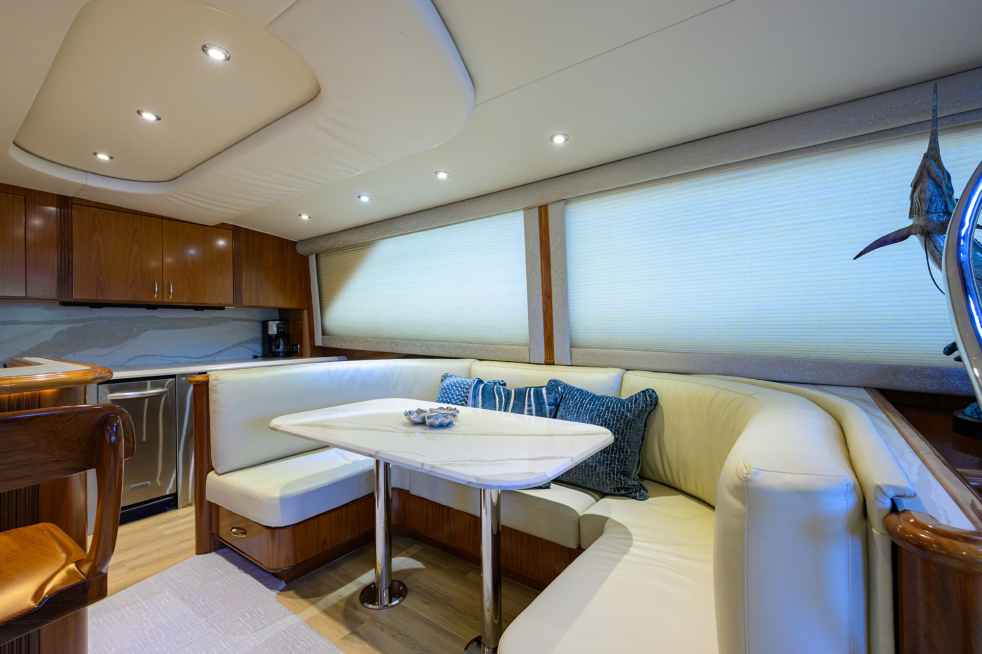 JR yacht photo 93