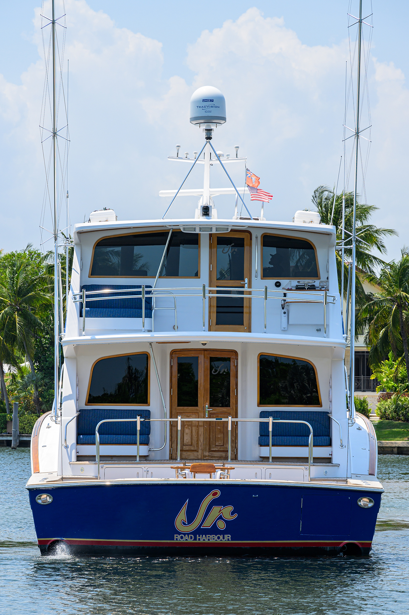 JR yacht photo 12