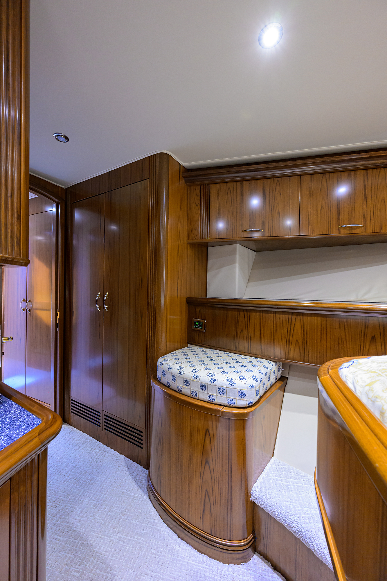 JR yacht photo 104