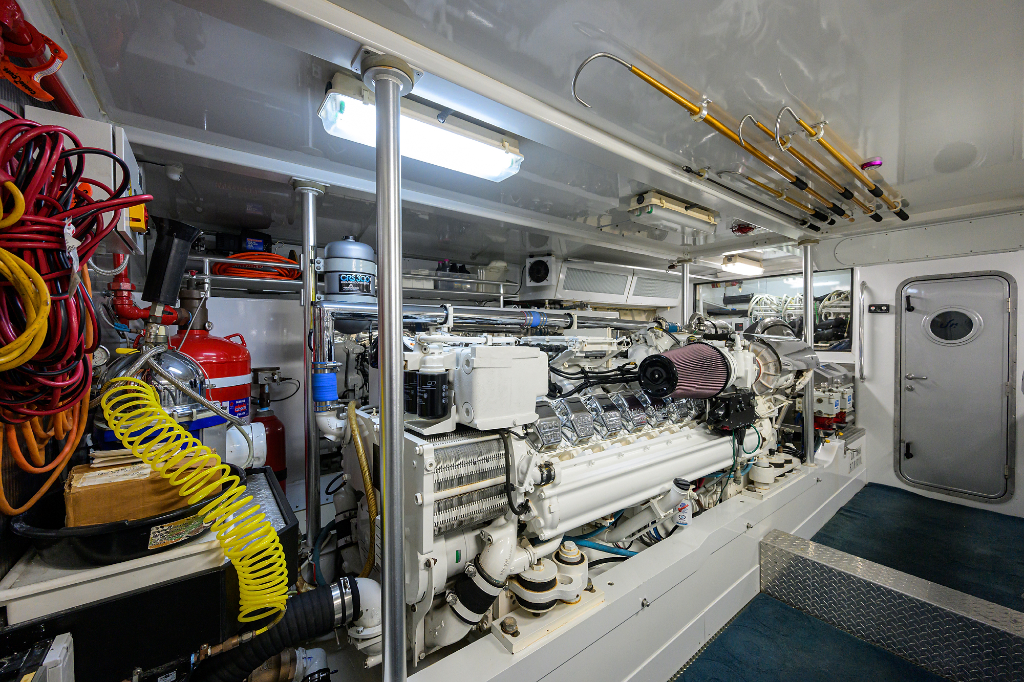 JR yacht photo 70