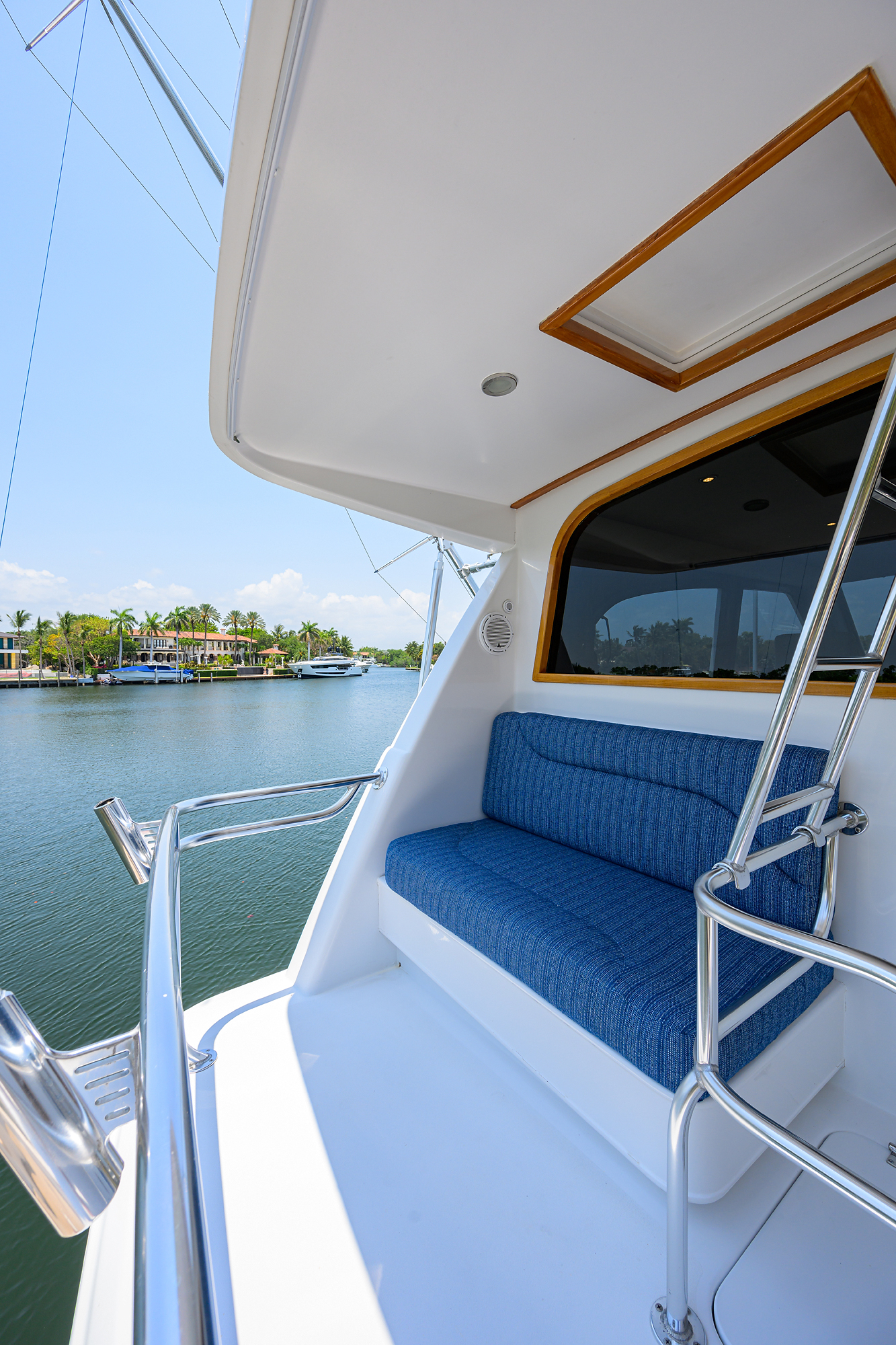 JR yacht photo 48