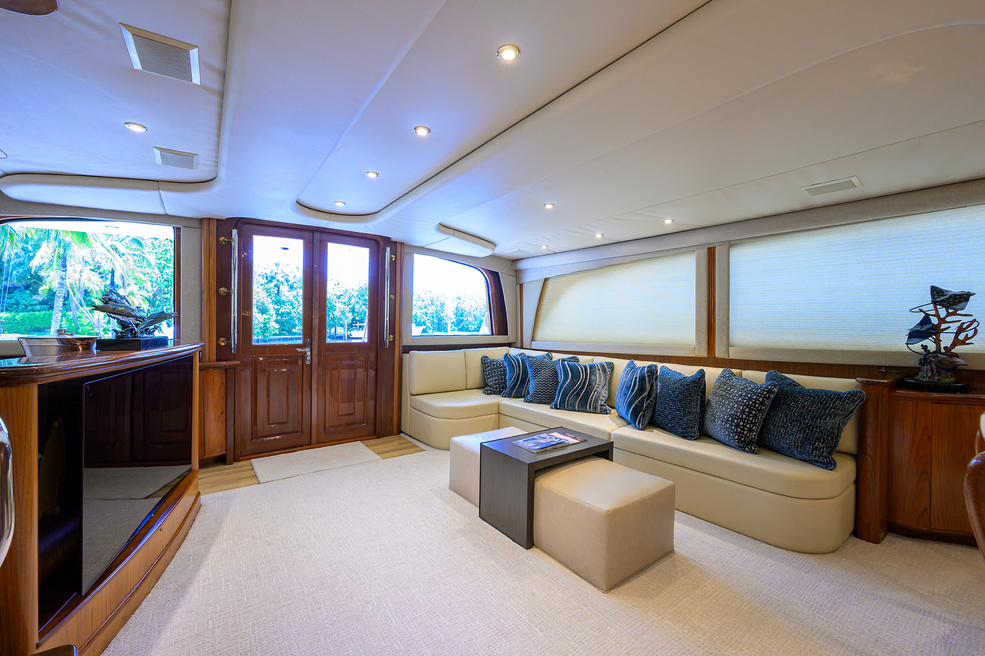 JR yacht photo 76