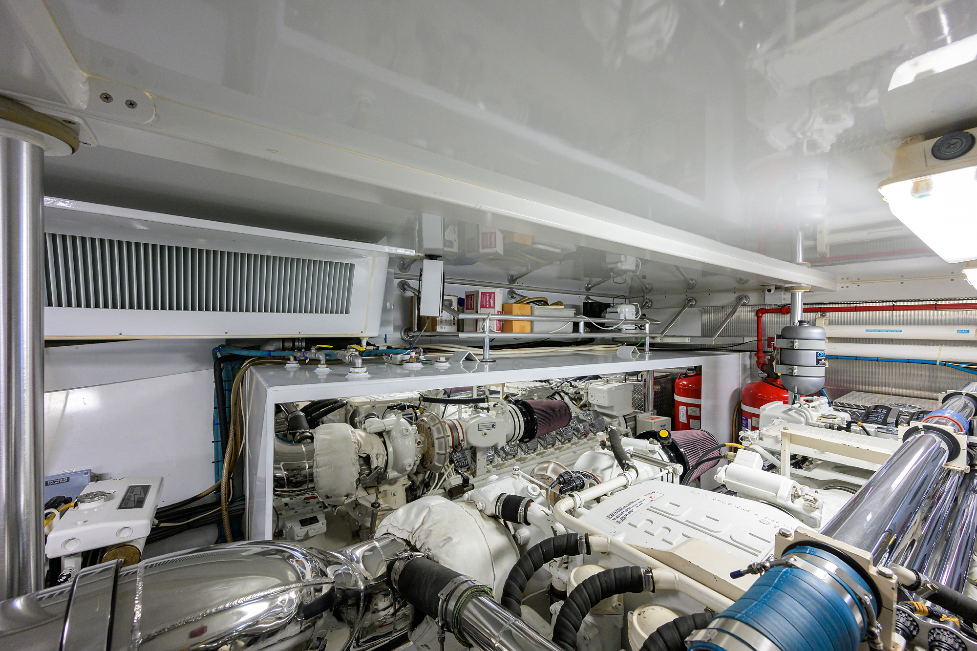 JR yacht photo 71