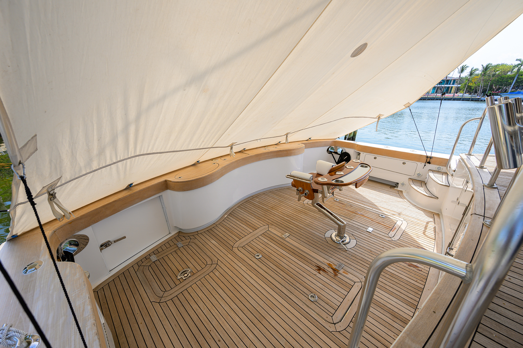 JR yacht photo 52