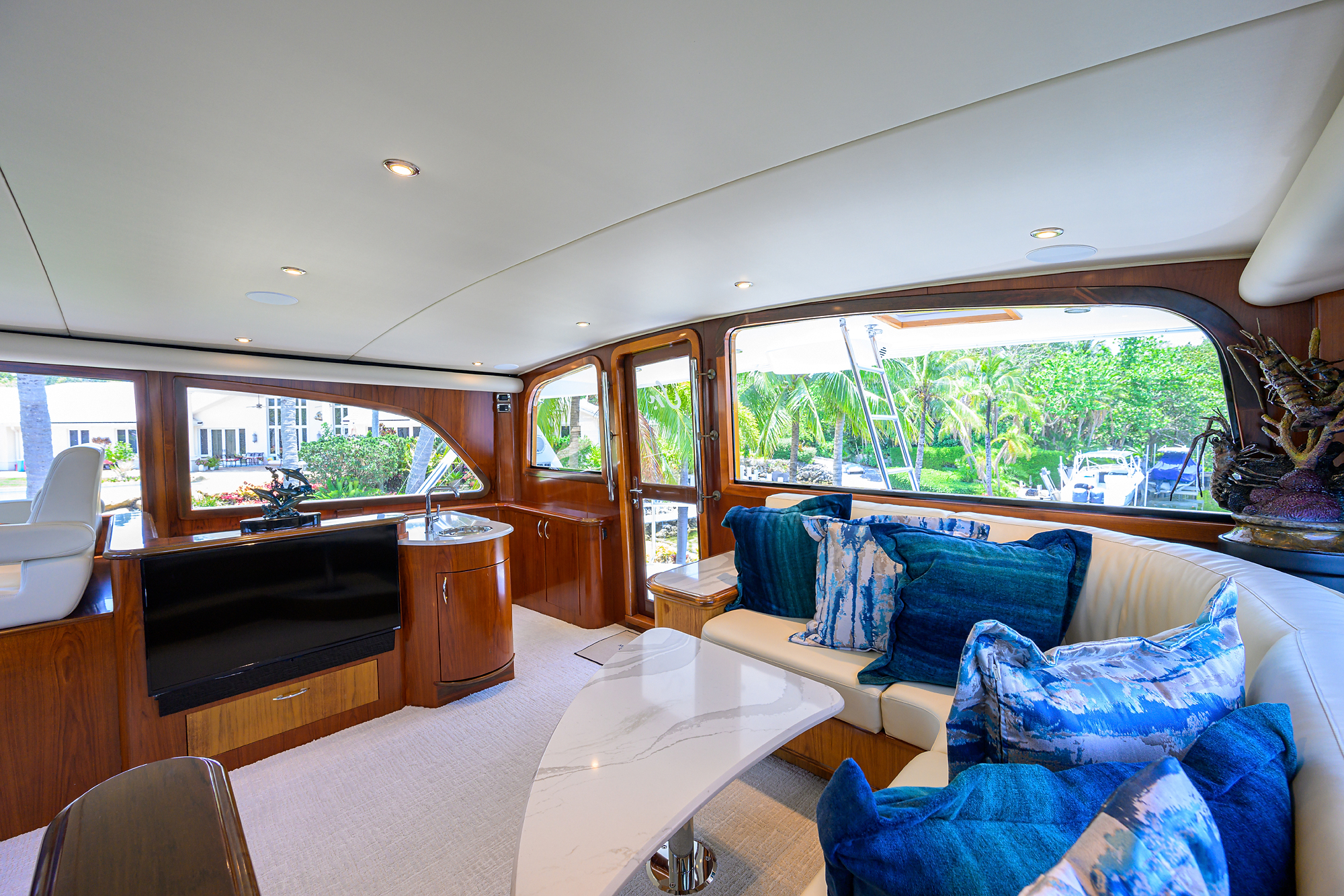 JR yacht photo 31