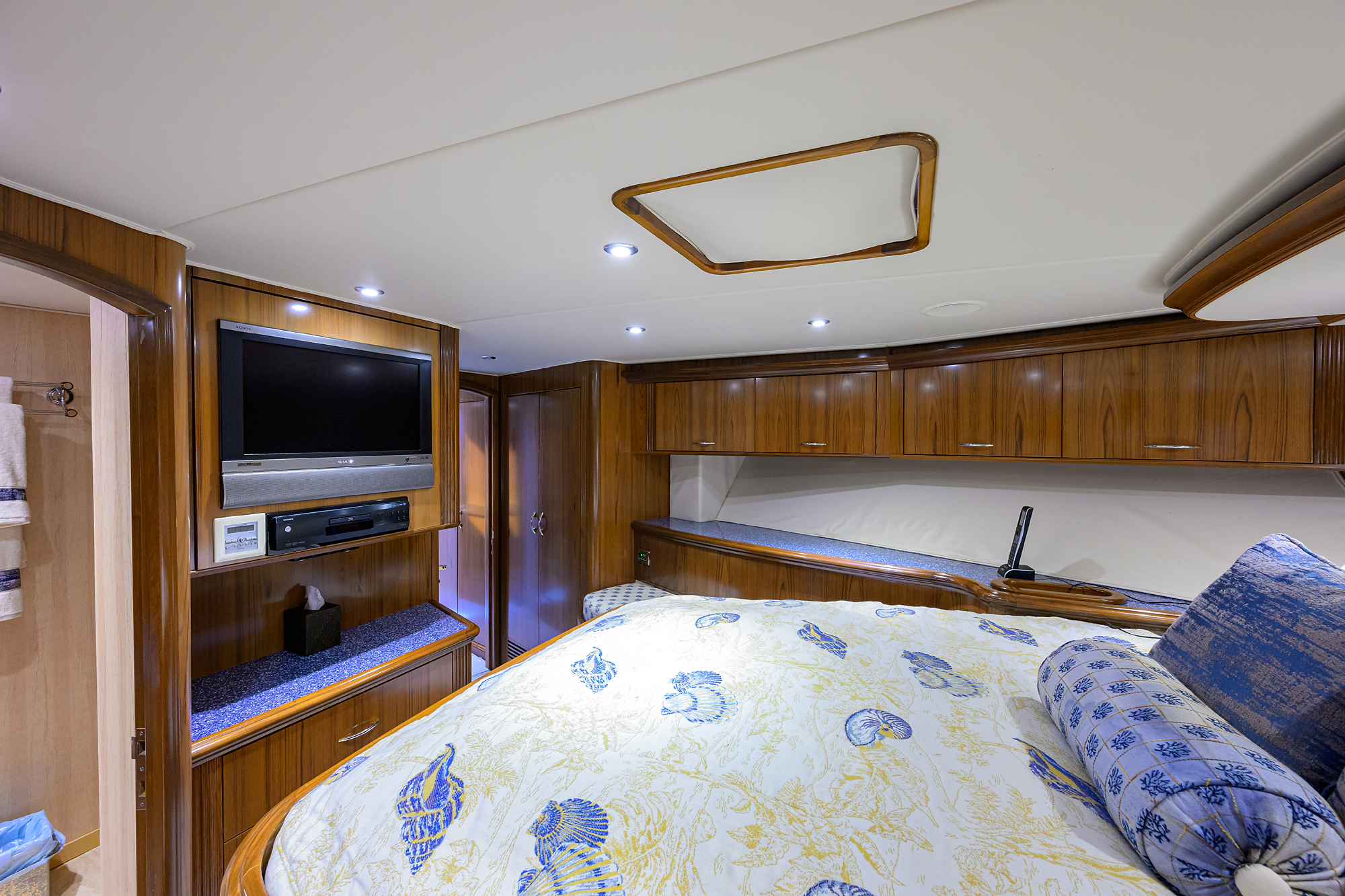 JR yacht photo 103