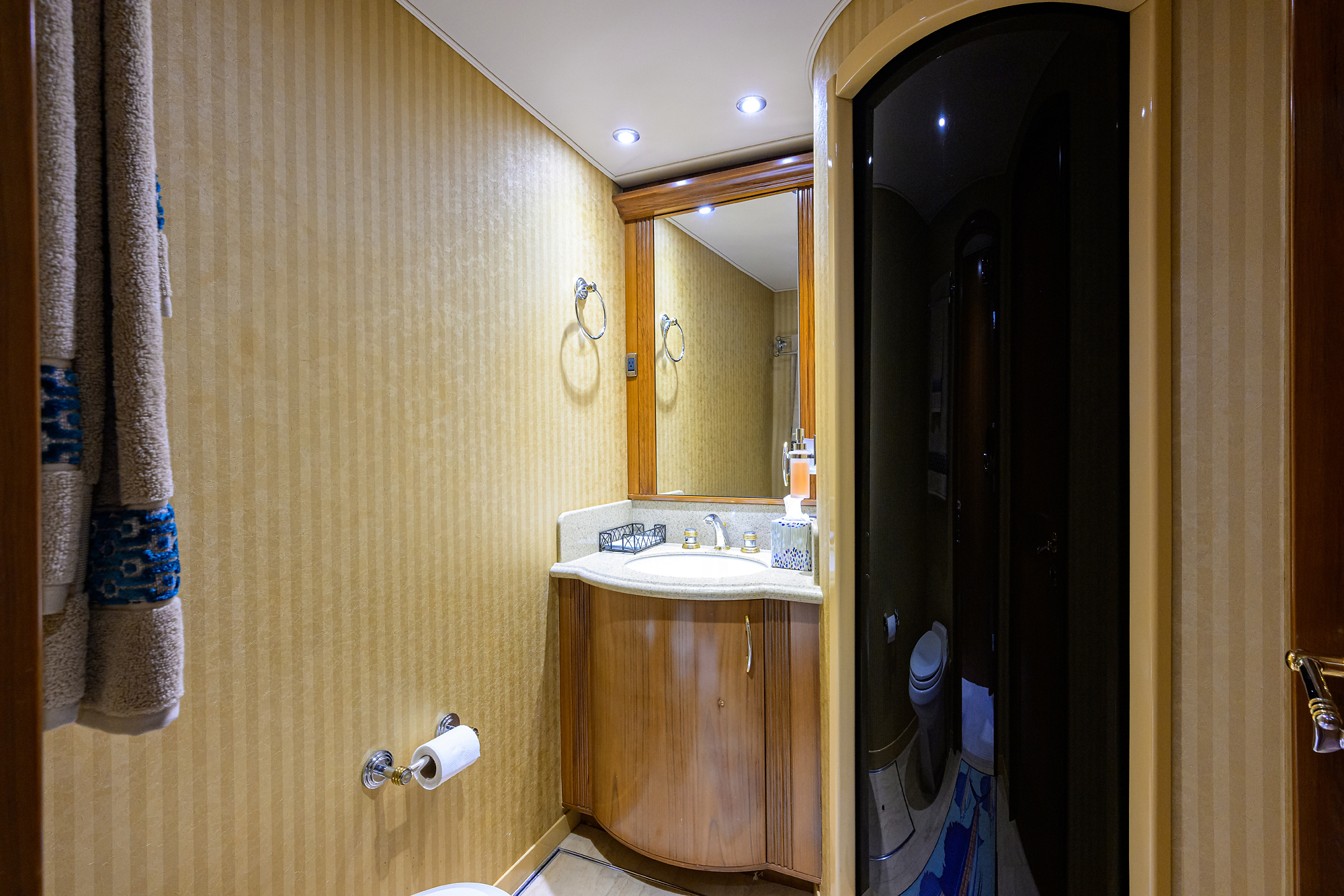 JR yacht photo 115