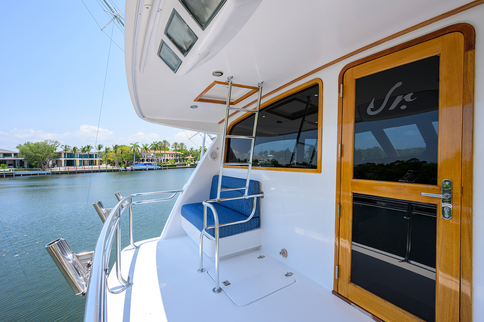 JR yacht photo 47