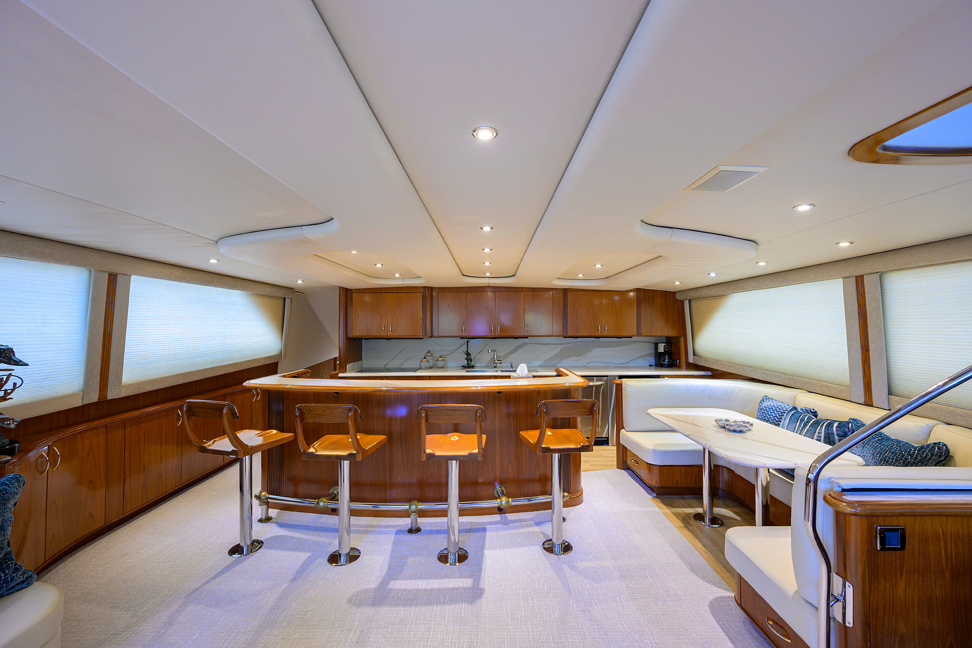 JR yacht photo 83