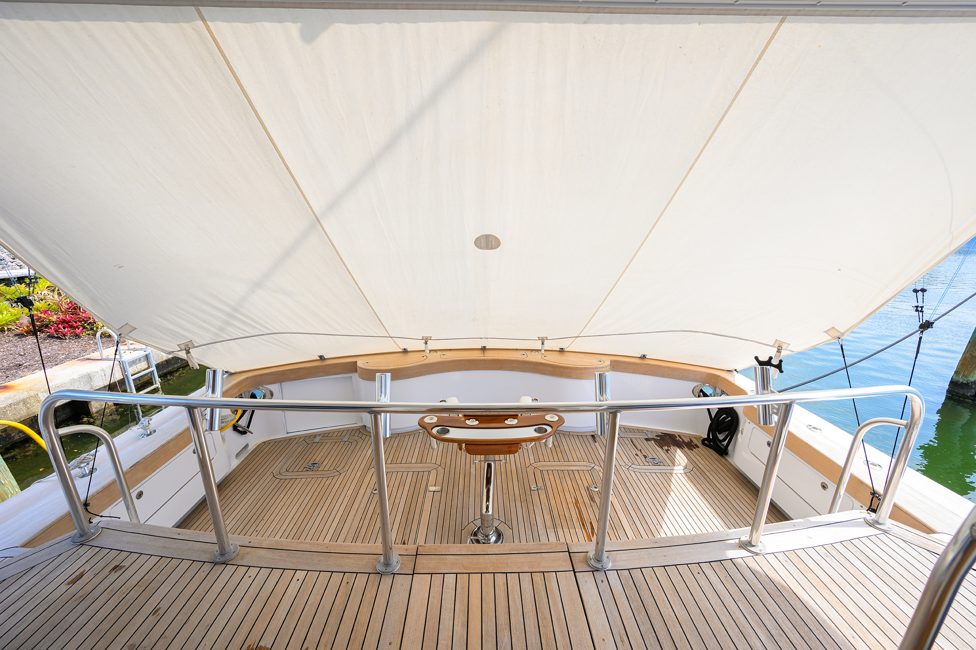 JR yacht photo 51