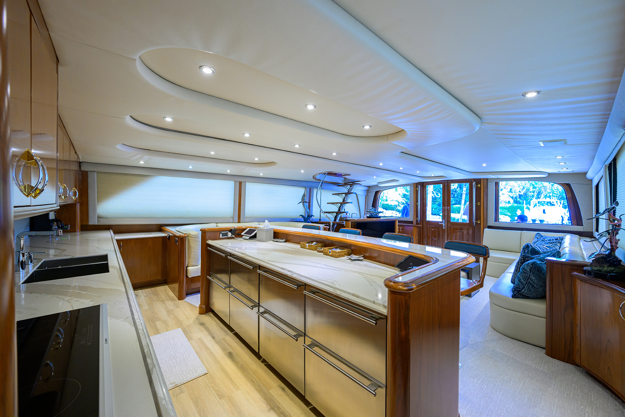 JR yacht photo 88