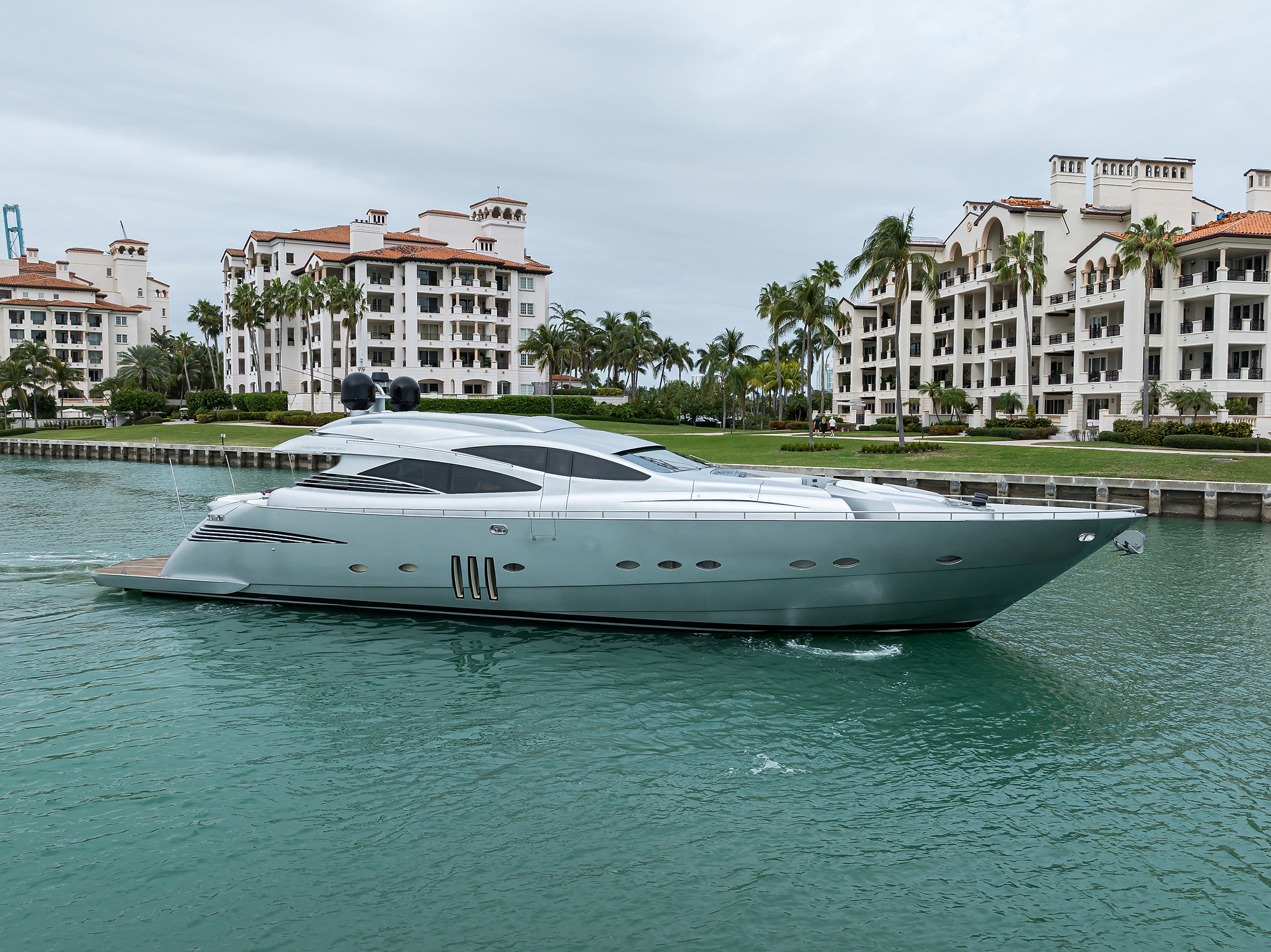 Miura yacht photo 2