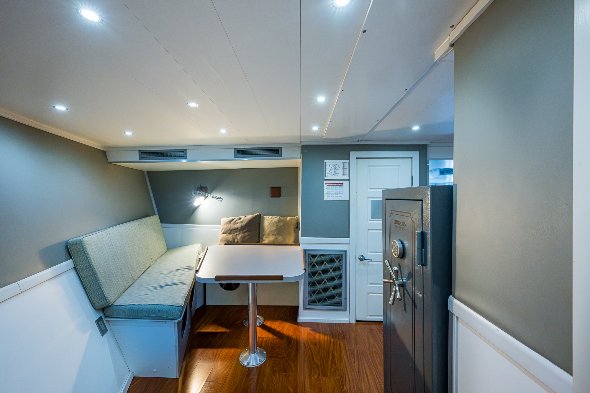 Care Bear yacht photo 92