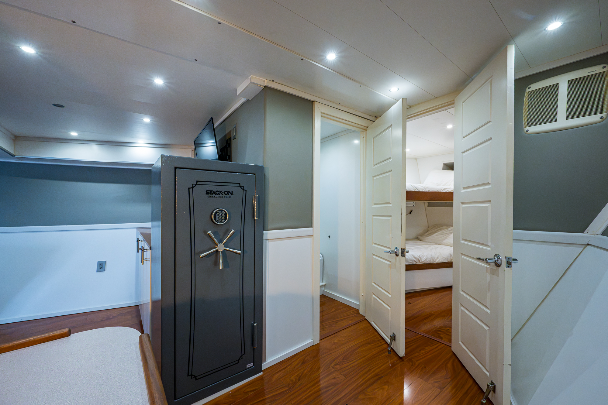 Care Bear yacht photo 89