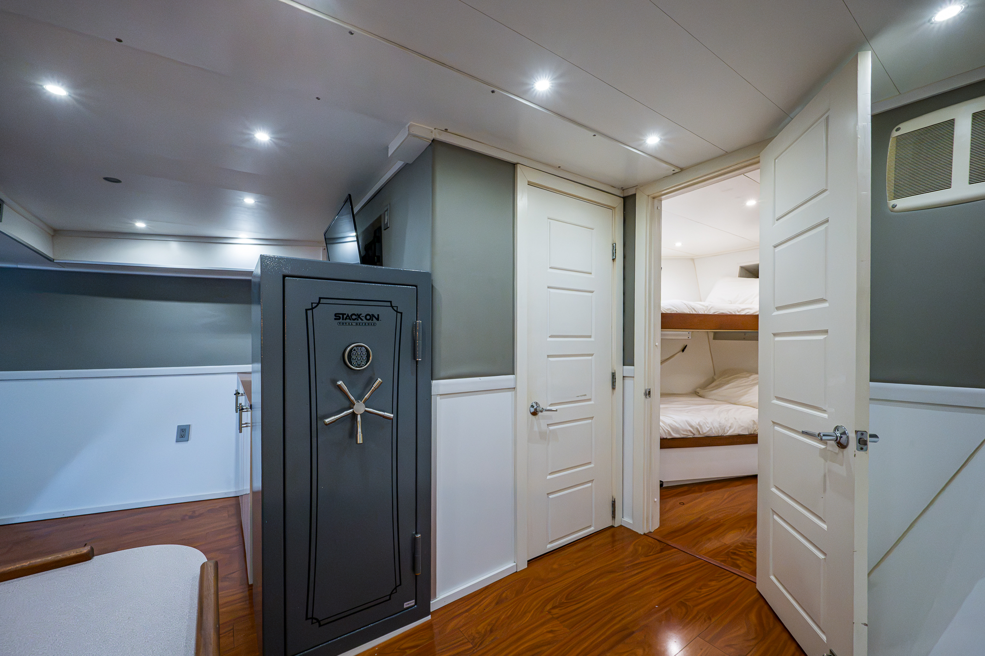 Care Bear yacht photo 88