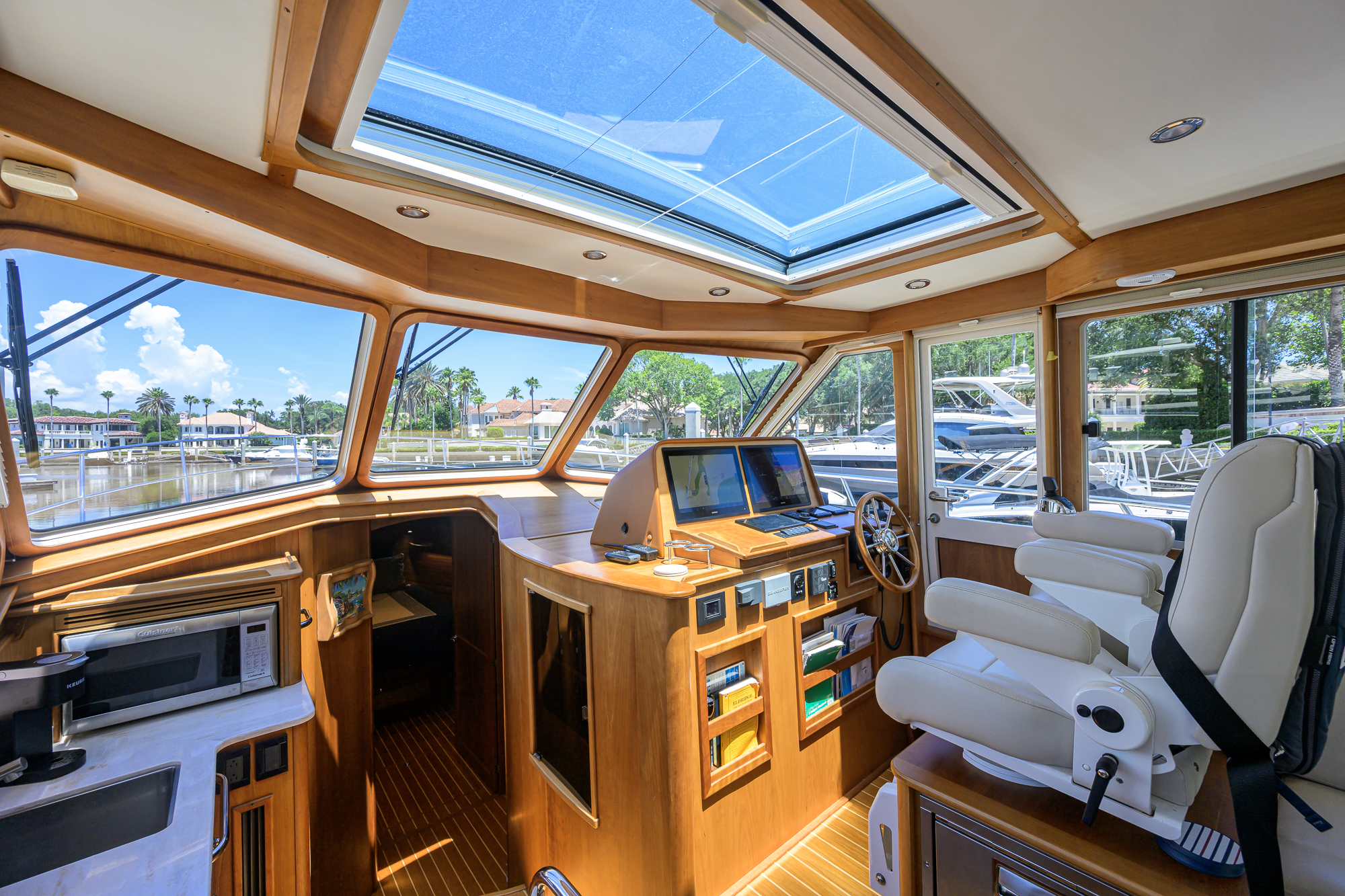 Bigwig yacht photo 88