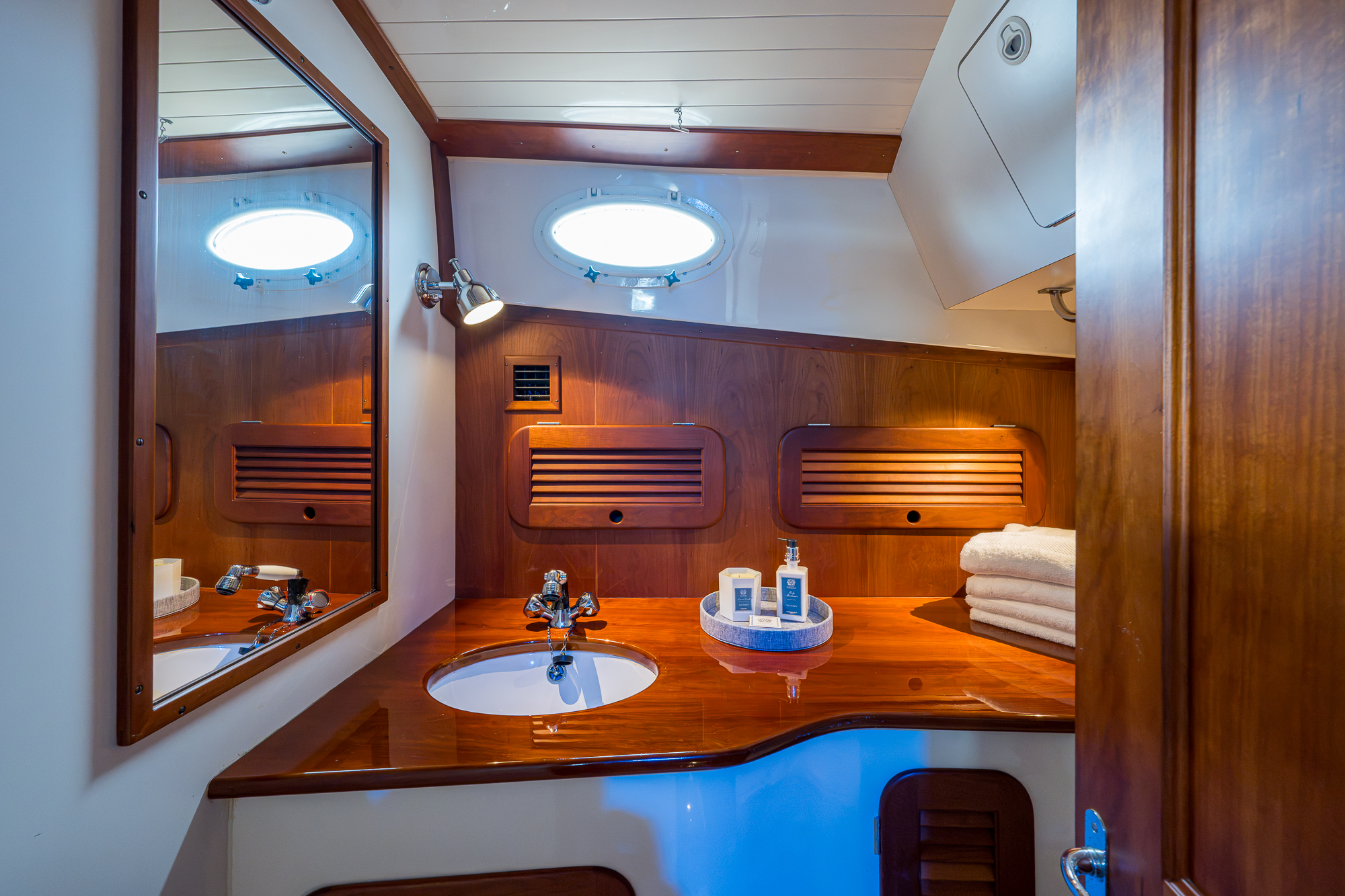 Bellerophon yacht photo 33