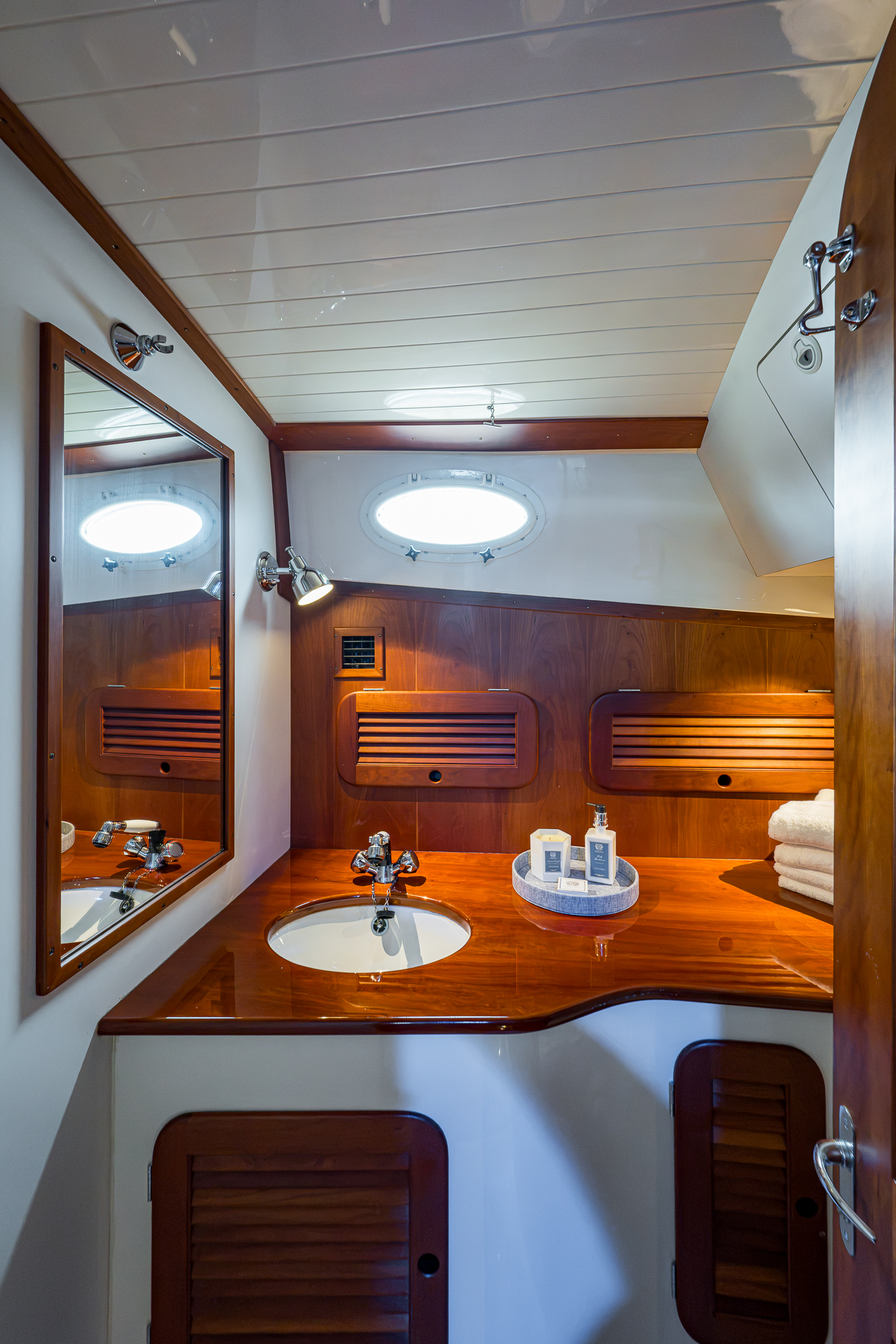 Bellerophon yacht photo 34