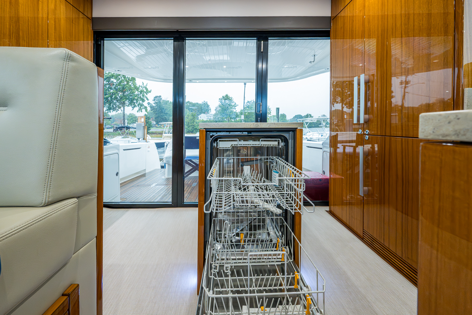 Levittate yacht photo 42
