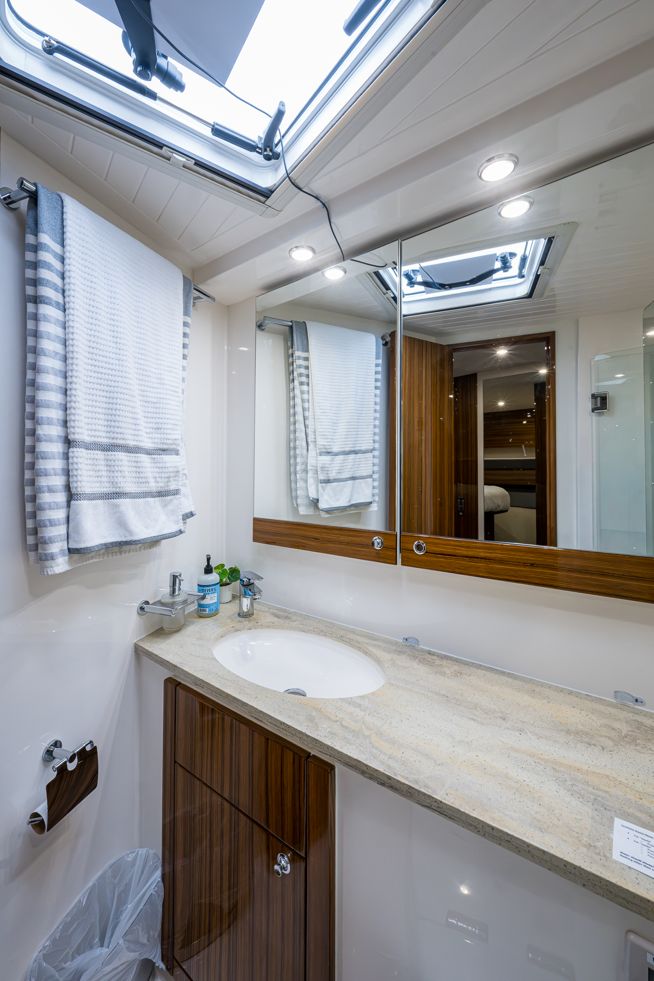 Levittate yacht photo 50