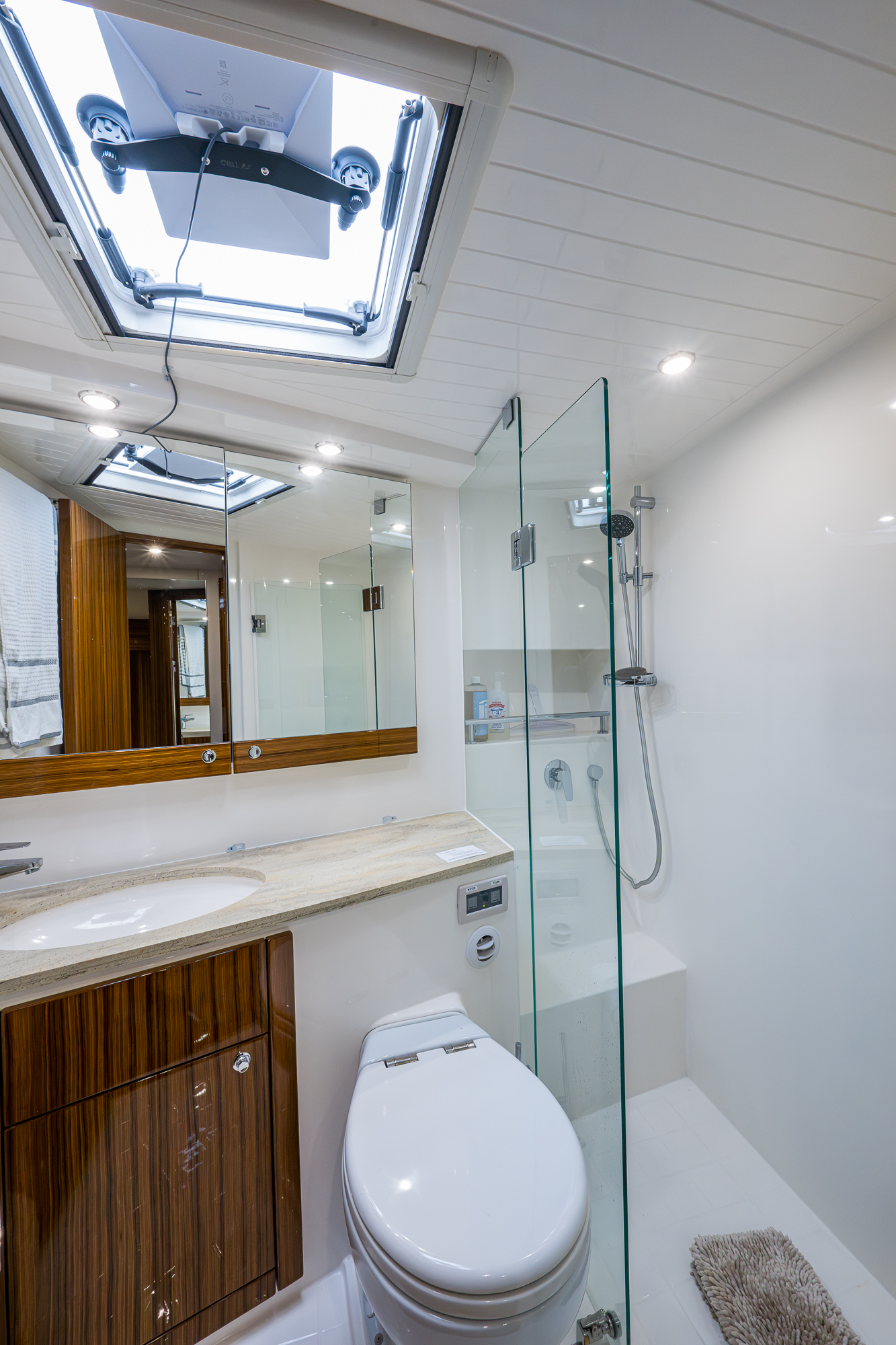 Levittate yacht photo 49