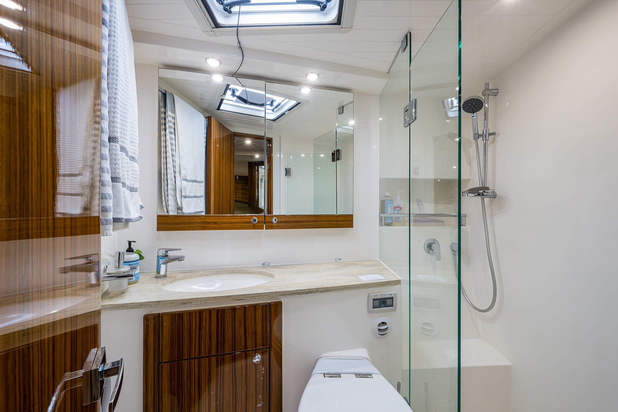 Levittate yacht photo 48