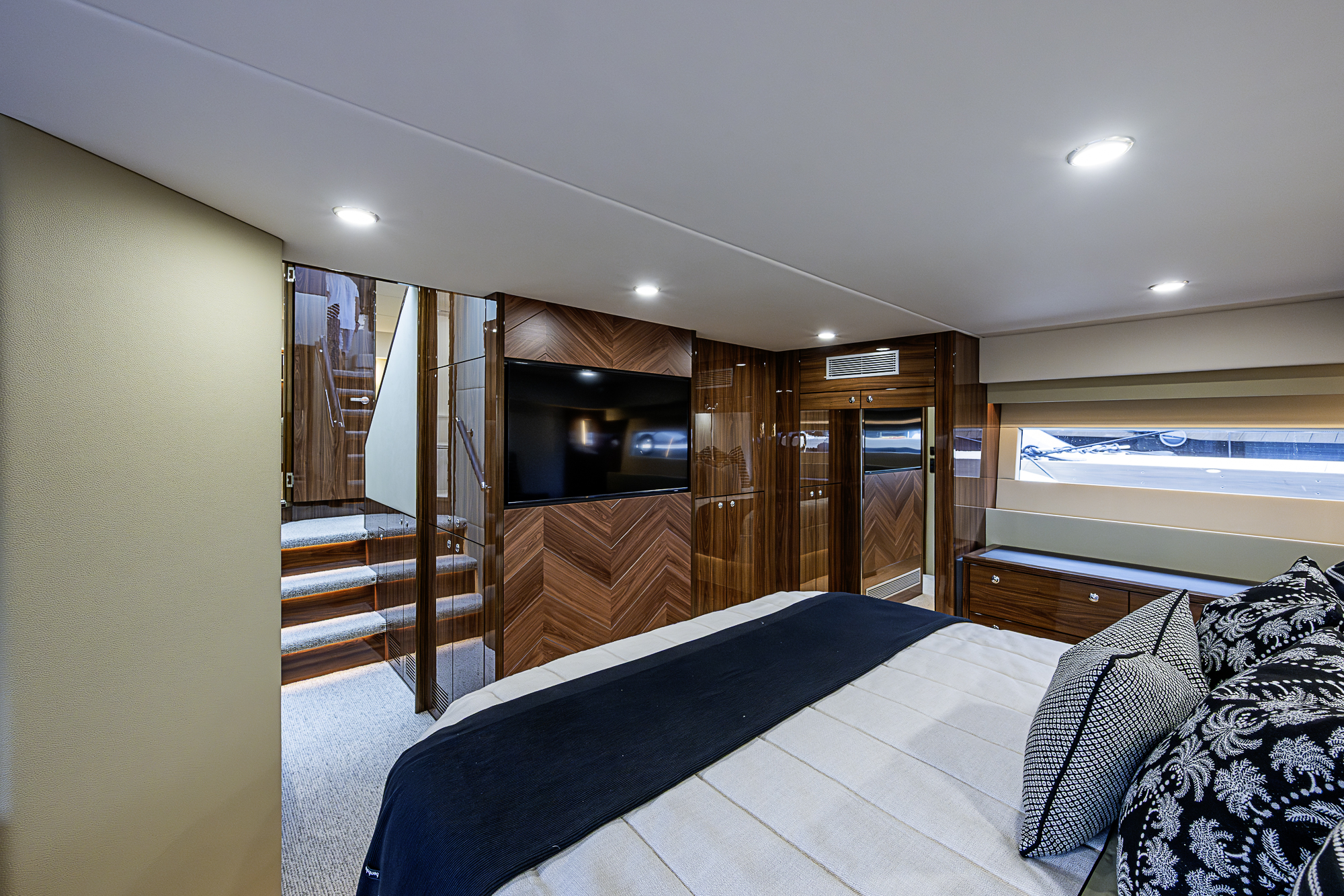 M60-26 yacht photo 110