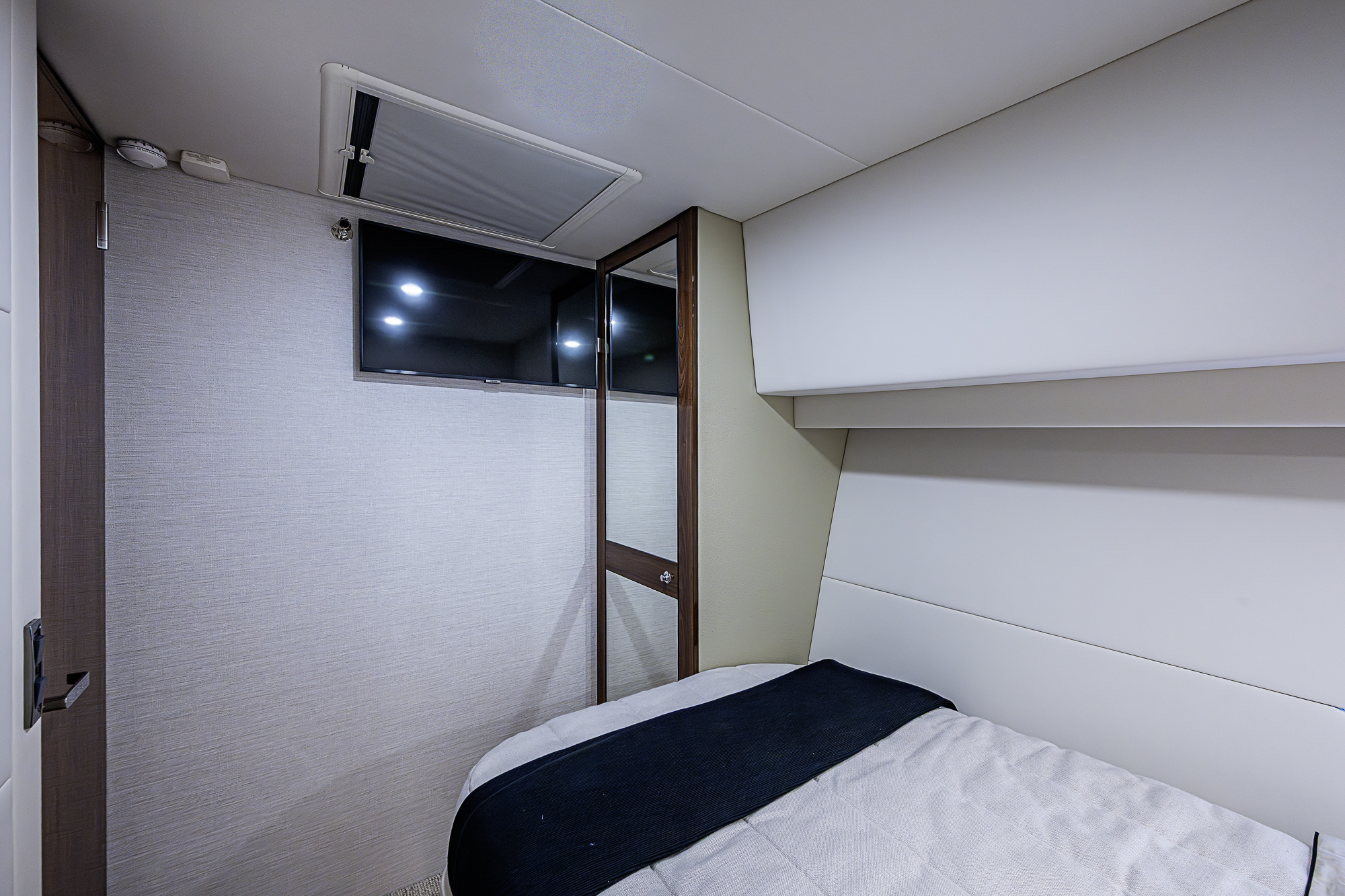 M60-26 yacht photo 106