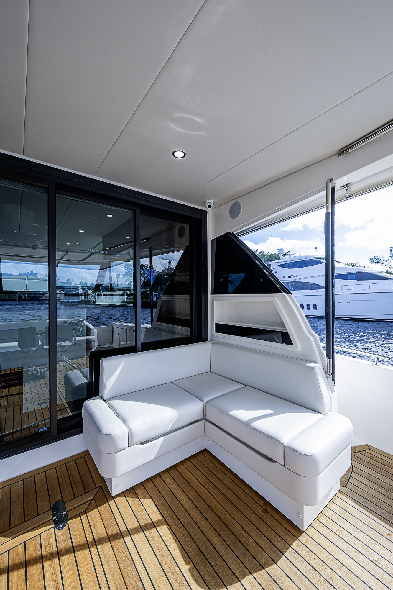 M60-26 yacht photo 61