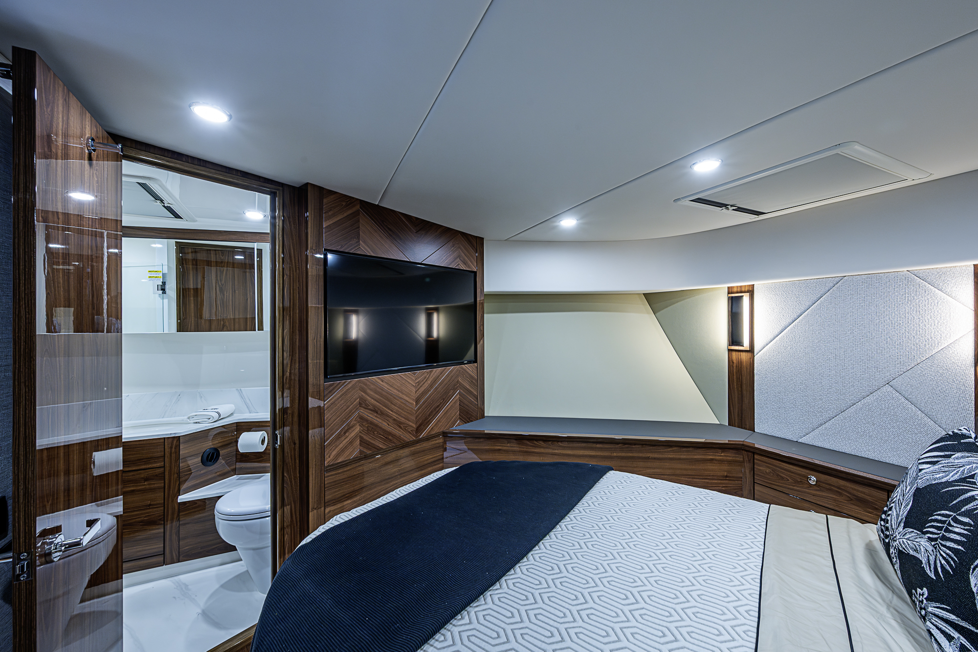 M60-26 yacht photo 93