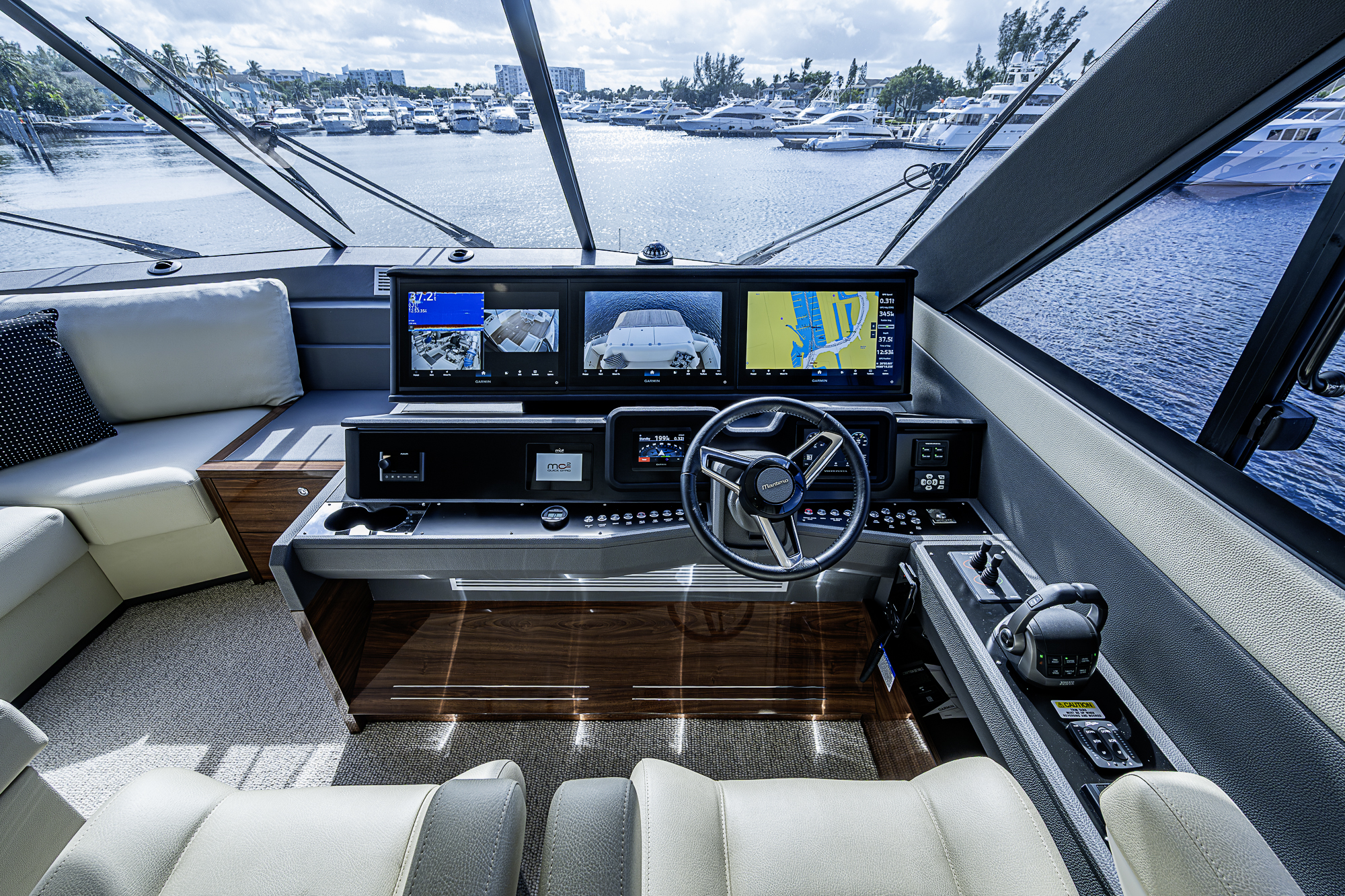 M60-26 yacht photo 31
