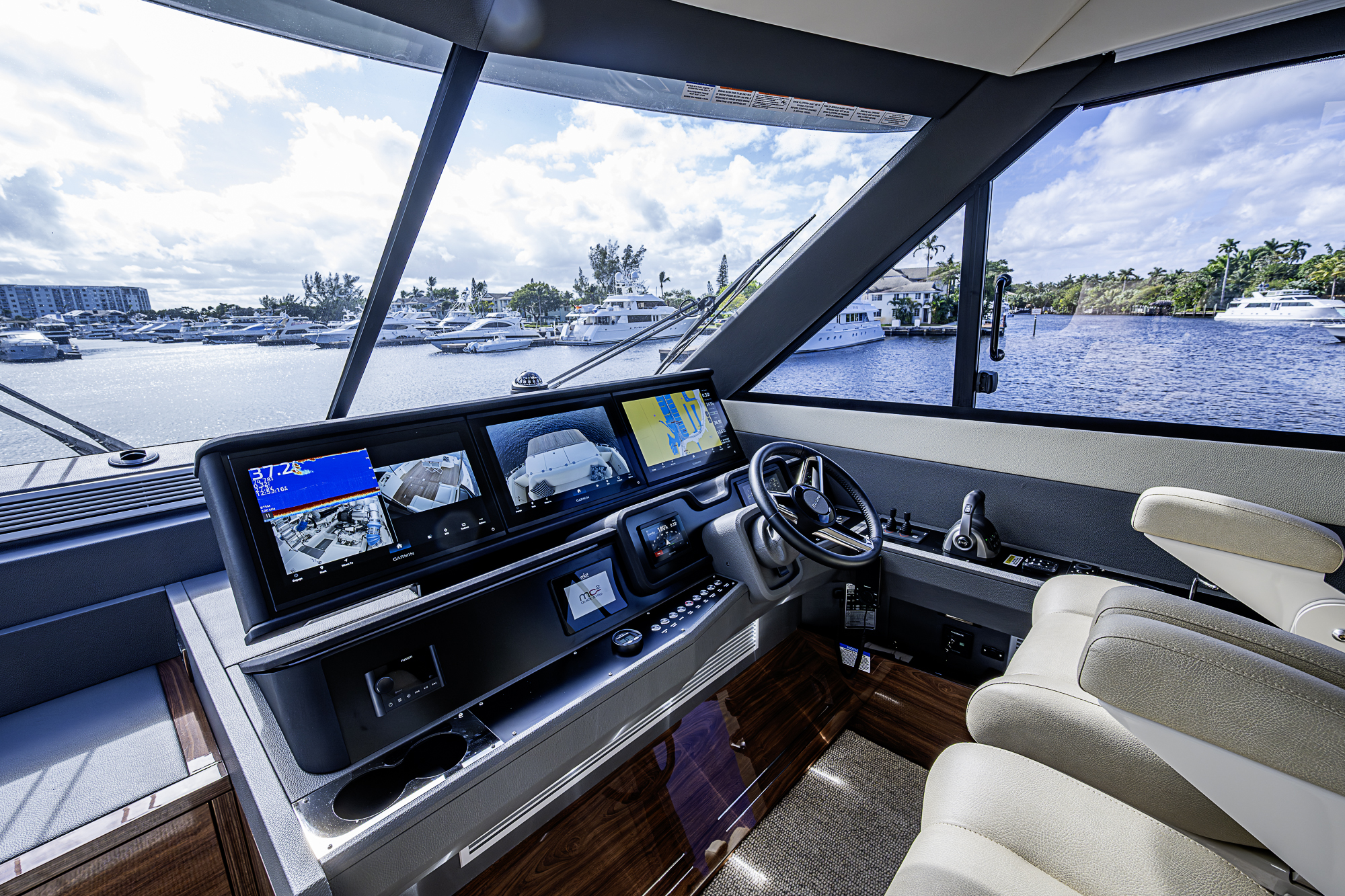 M60-26 yacht photo 27