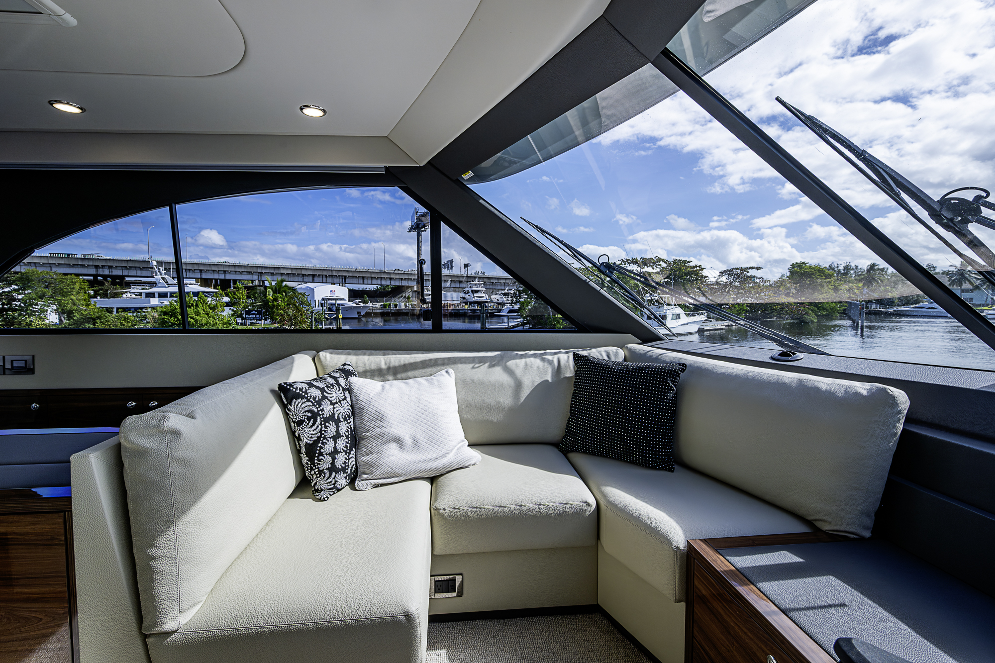 M60-26 yacht photo 30