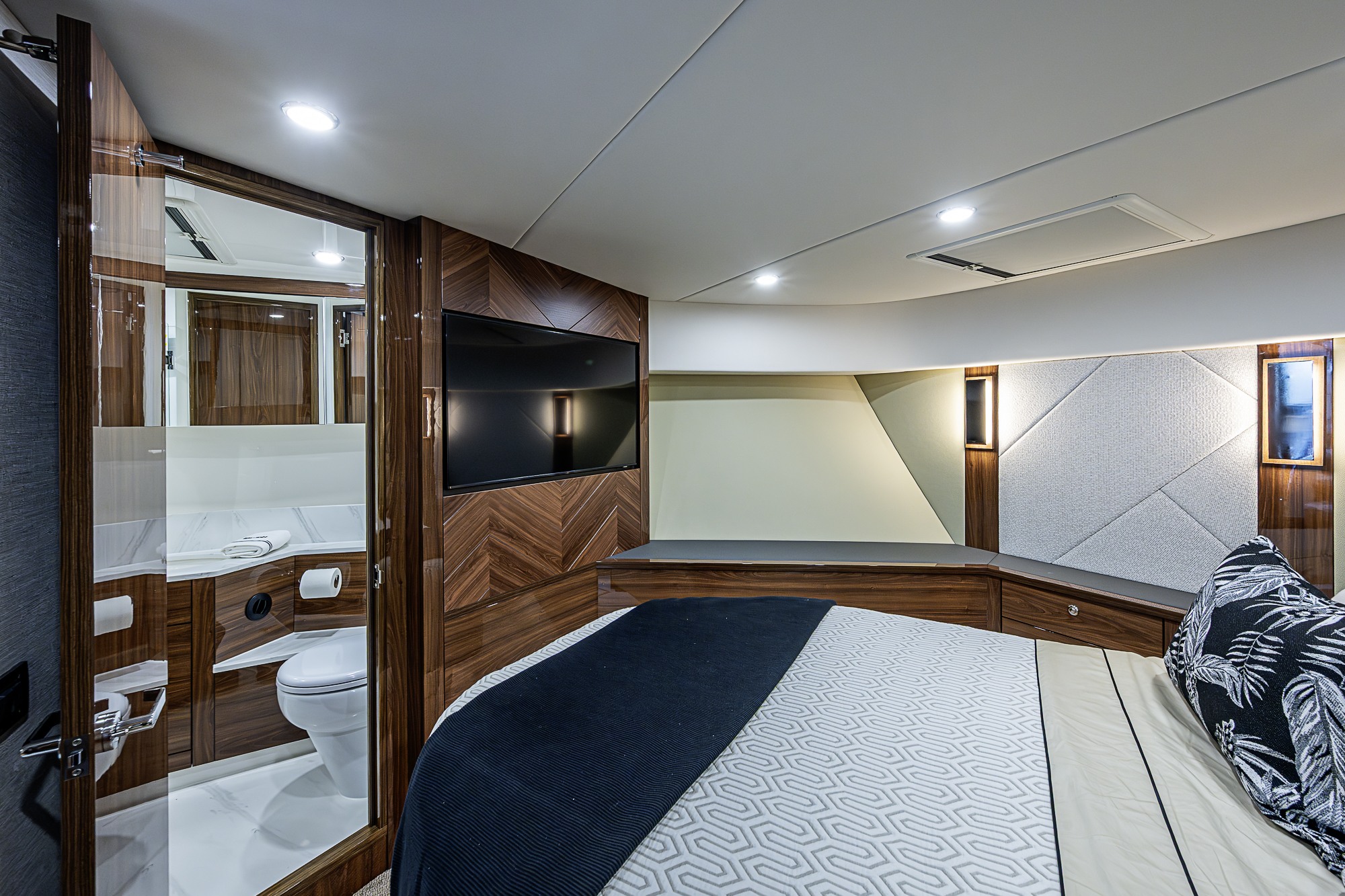 M60-26 yacht photo 95