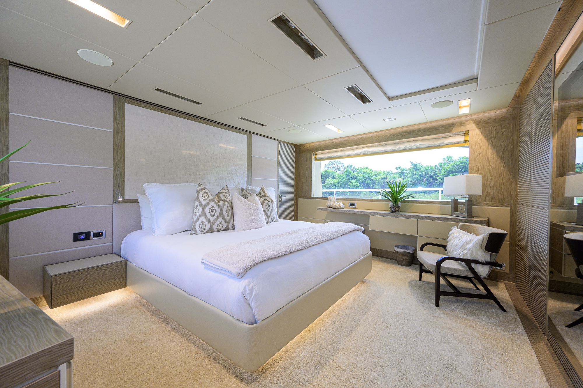 Short Story yacht photo 230