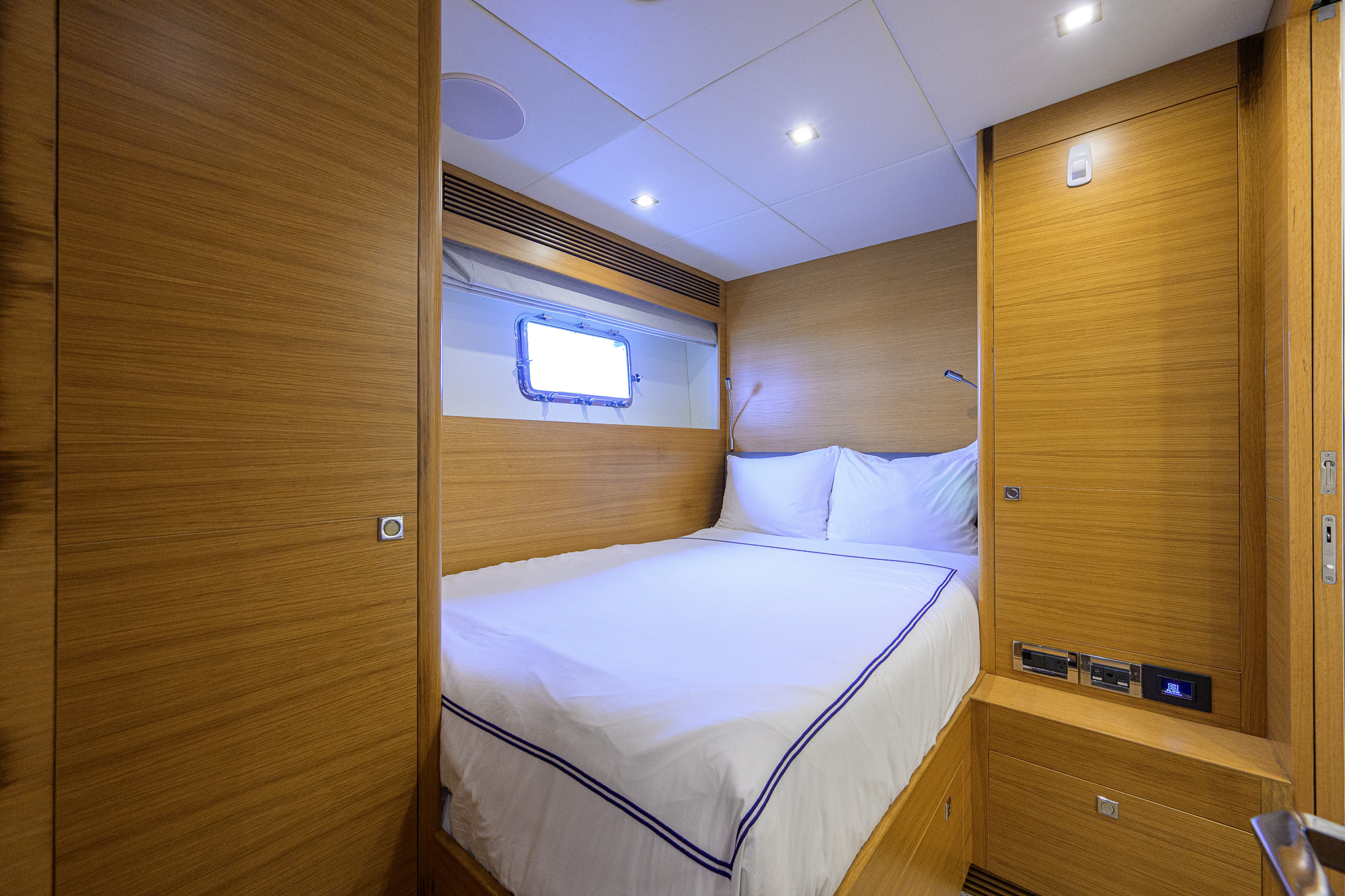 Short Story yacht photo 253