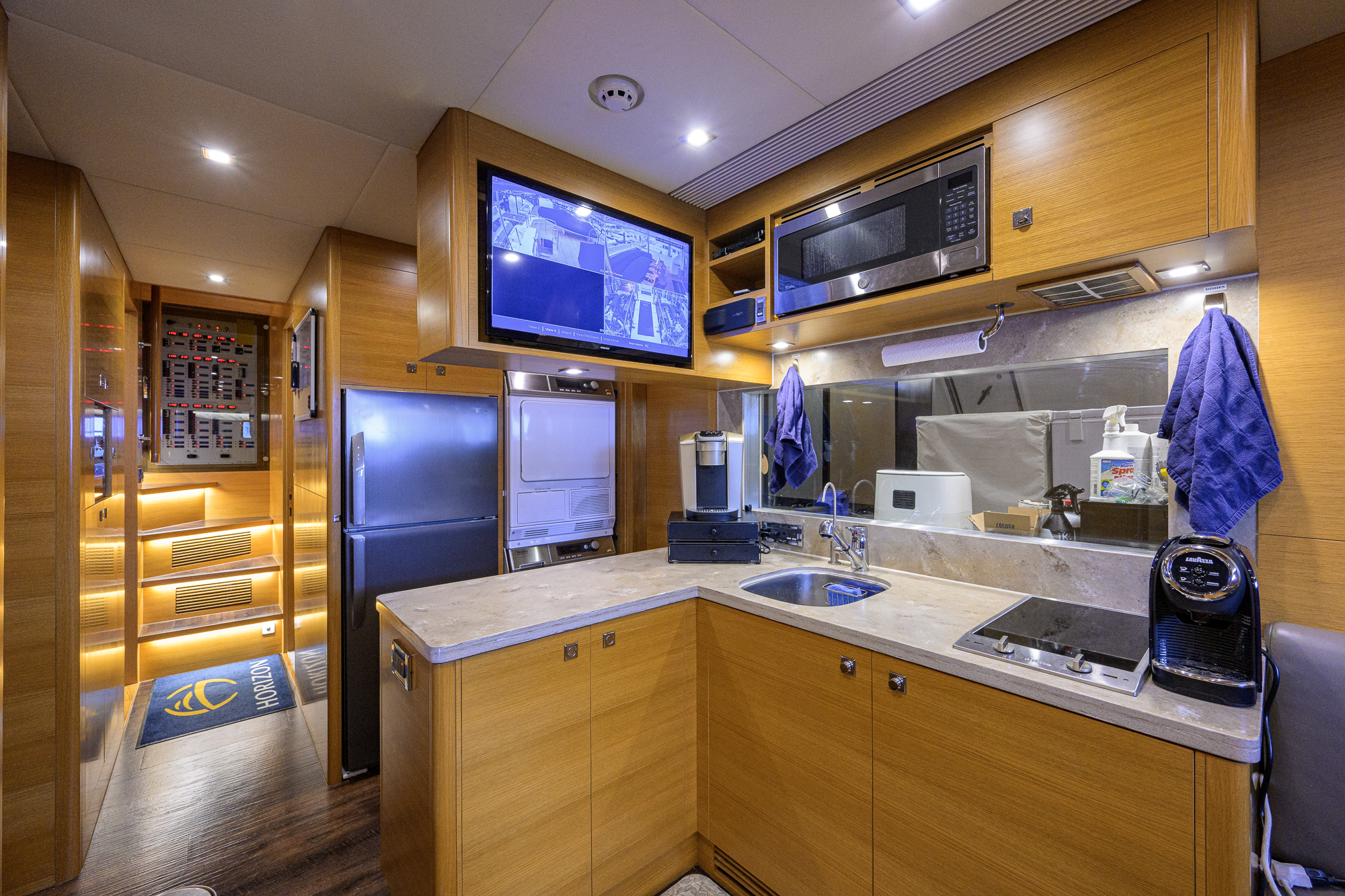 Short Story yacht photo 250
