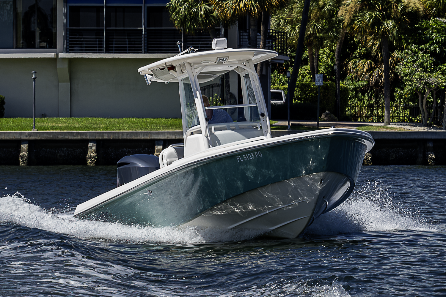 24 Everglades yacht photo 19